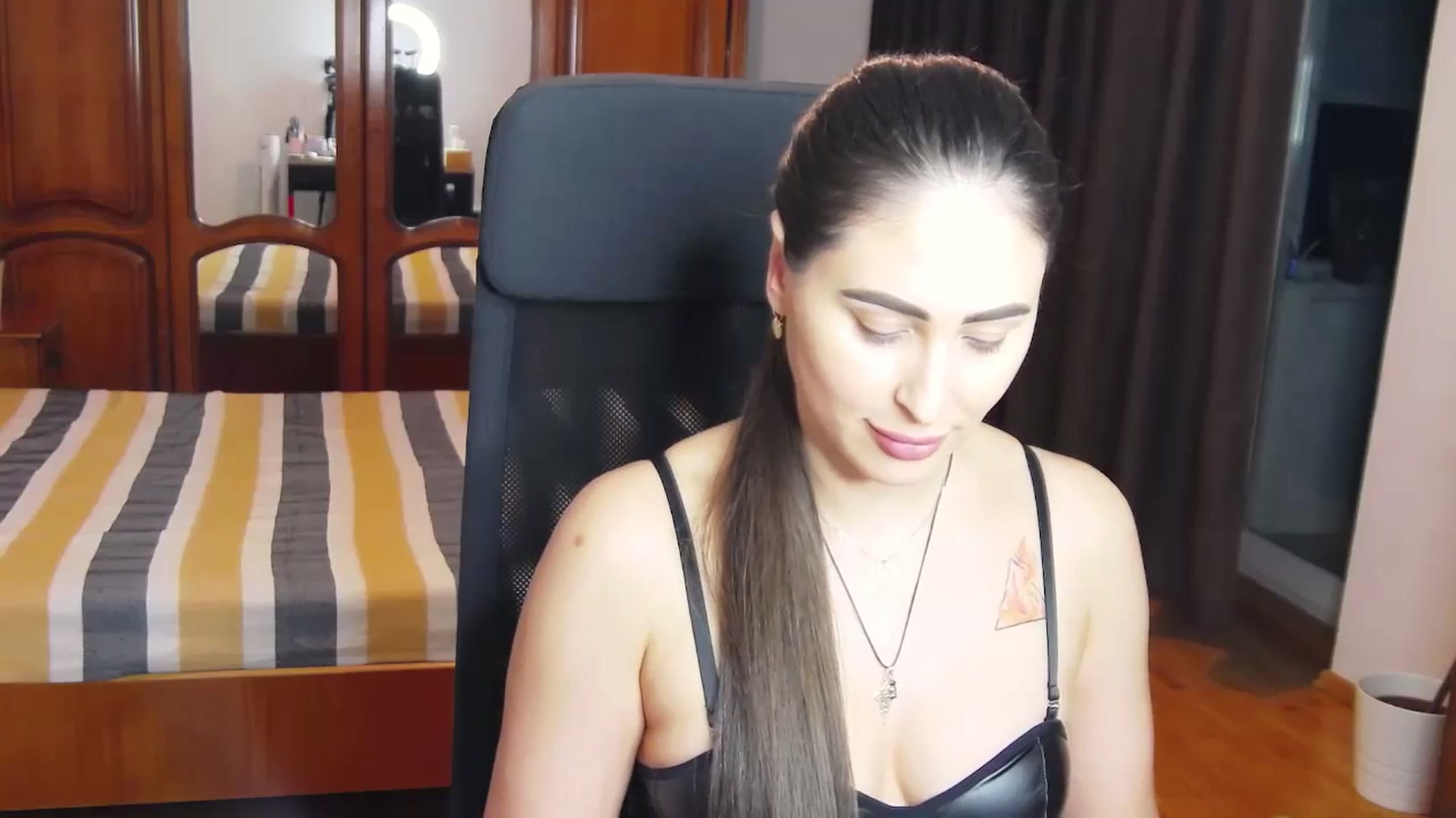 Gallery image thumbnail from MaraHari's myfreecams stream on, 03/24/2024, 18:35 image 2 of 20