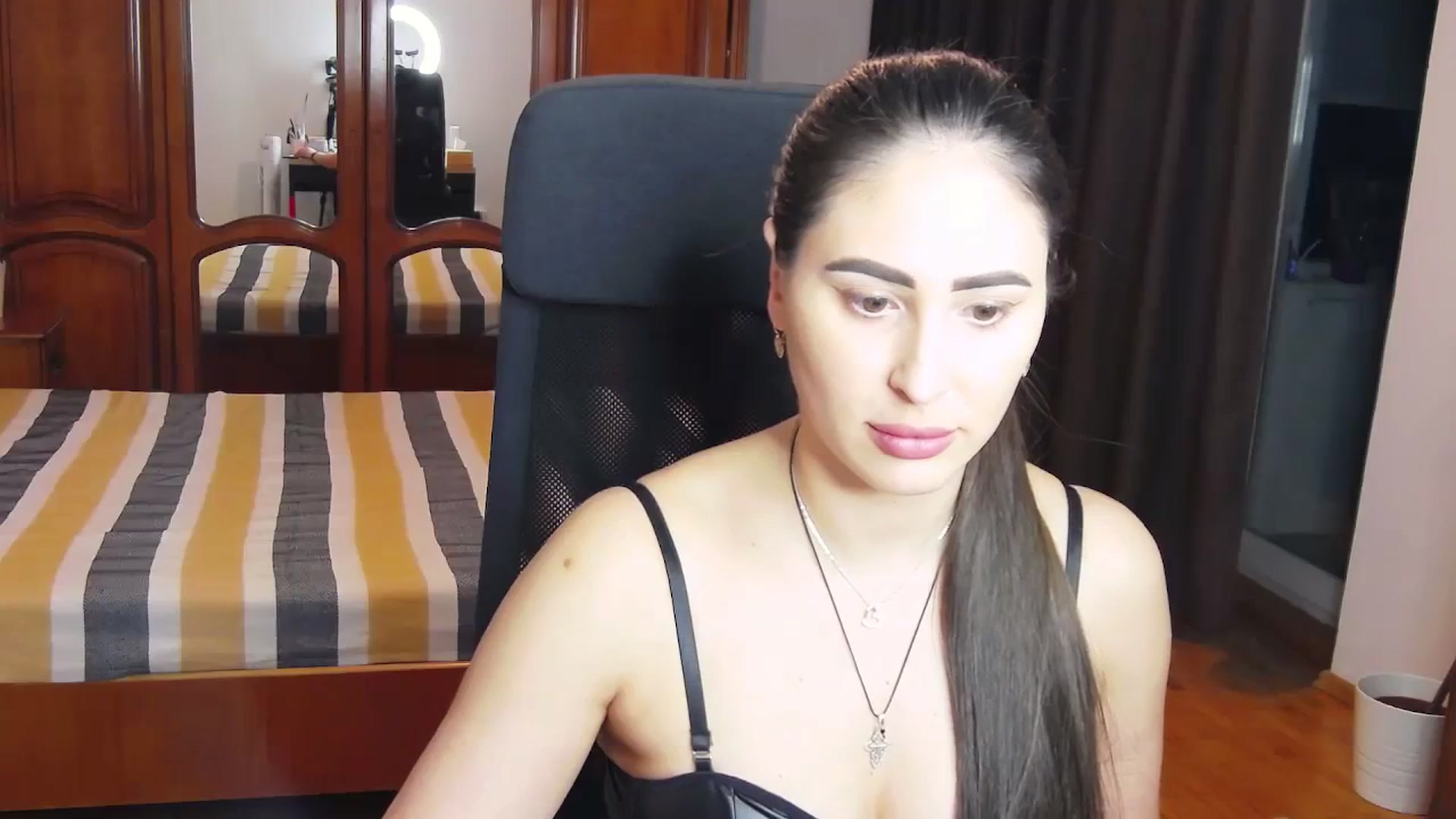 Gallery image thumbnail from MaraHari's myfreecams stream on, 03/24/2024, 18:35 image 17 of 20