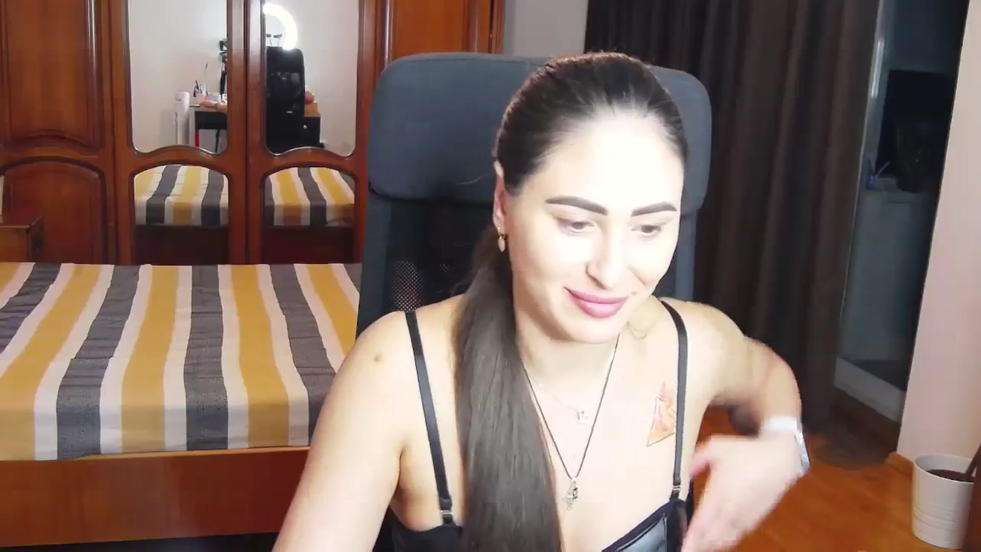 Gallery image thumbnail from MaraHari's myfreecams stream on, 03/24/2024, 19:12 image 5 of 20