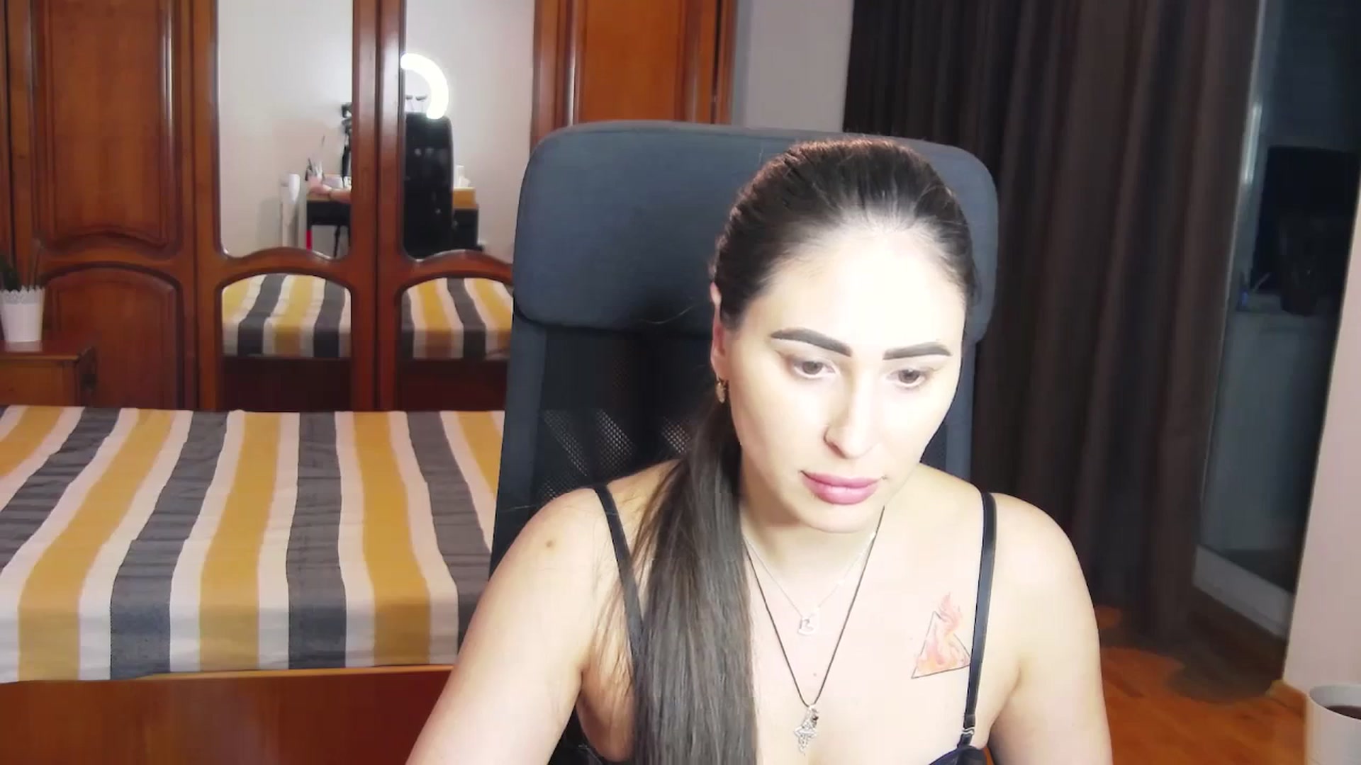 Gallery image thumbnail from MaraHari's myfreecams stream on, 03/24/2024, 19:12 image 16 of 20