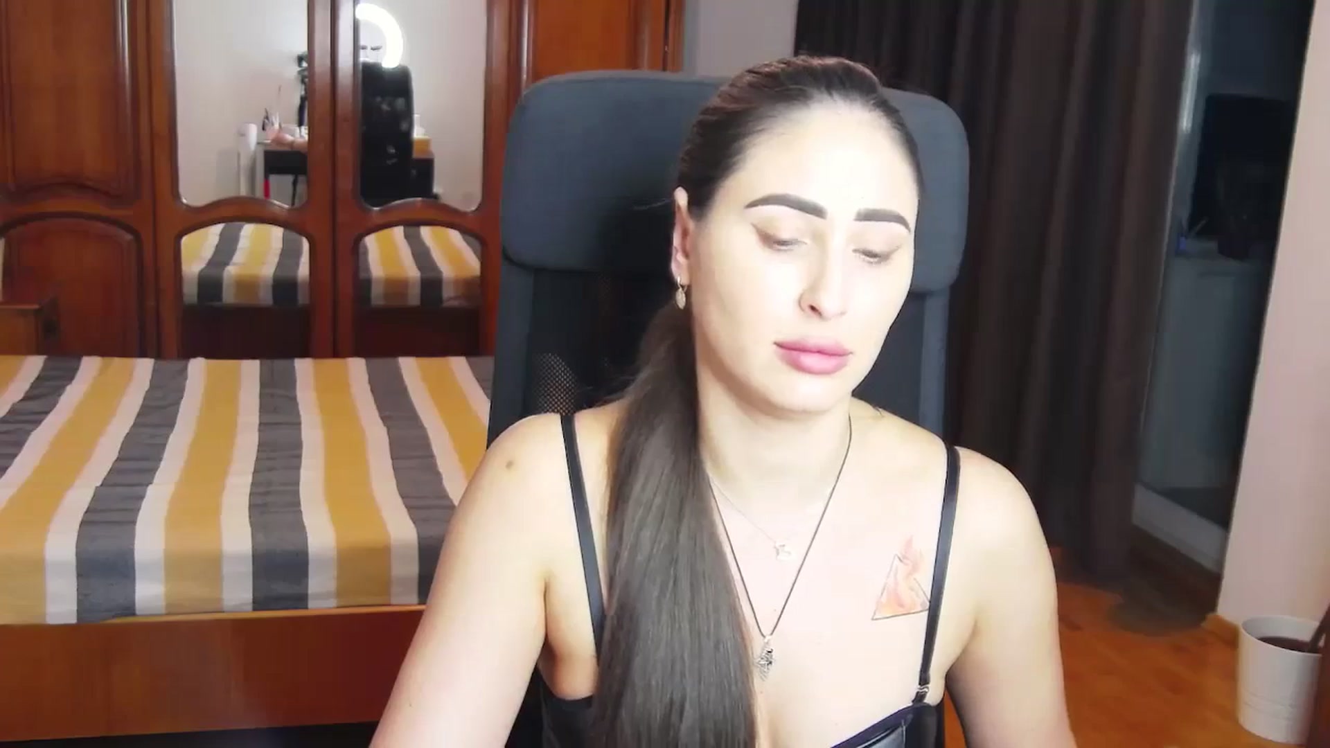 Gallery image thumbnail from MaraHari's myfreecams stream on, 03/24/2024, 19:12 image 7 of 20