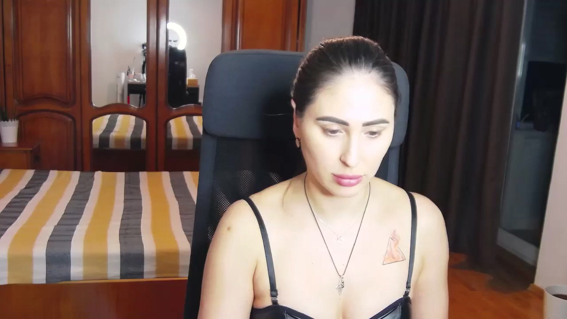 Gallery image thumbnail from MaraHari's myfreecams stream on, 03/24/2024, 19:12 image 18 of 20