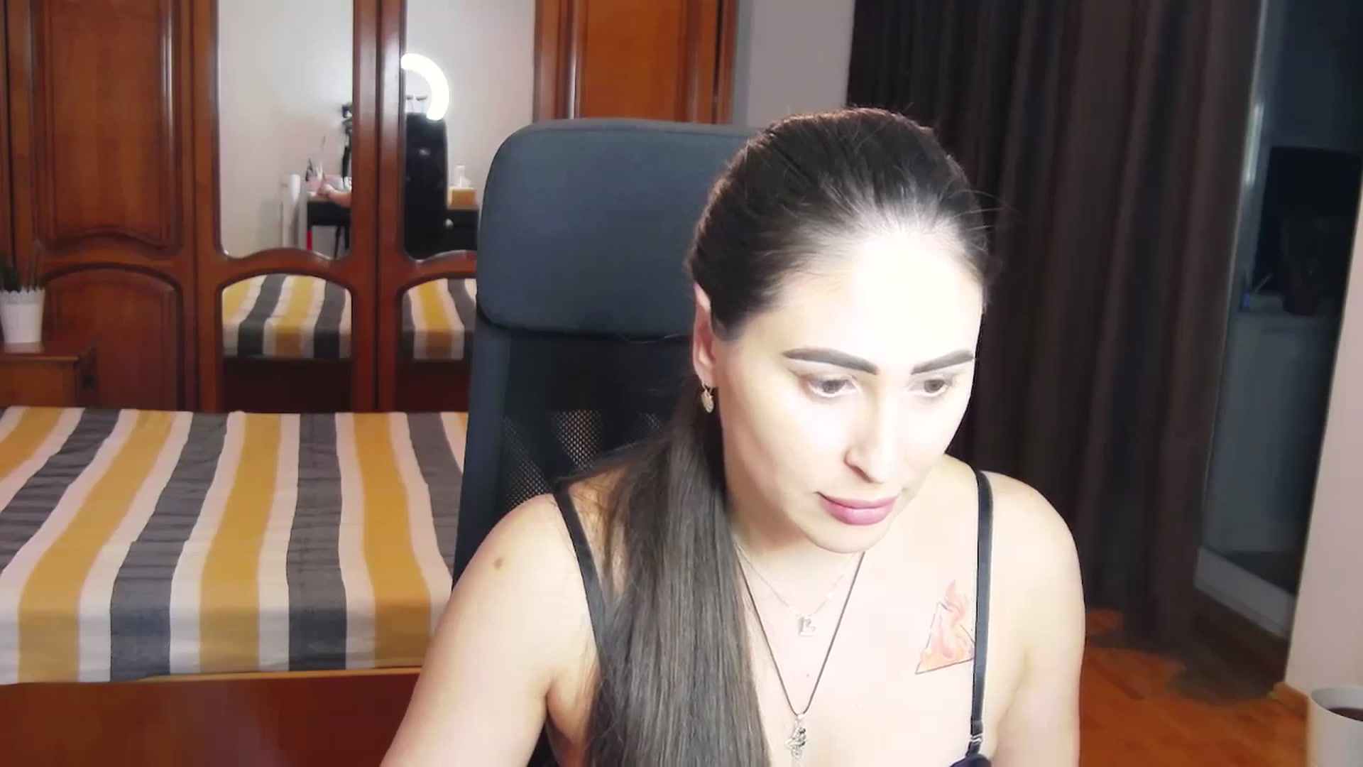 Gallery image thumbnail from MaraHari's myfreecams stream on, 03/24/2024, 19:12 image 17 of 20