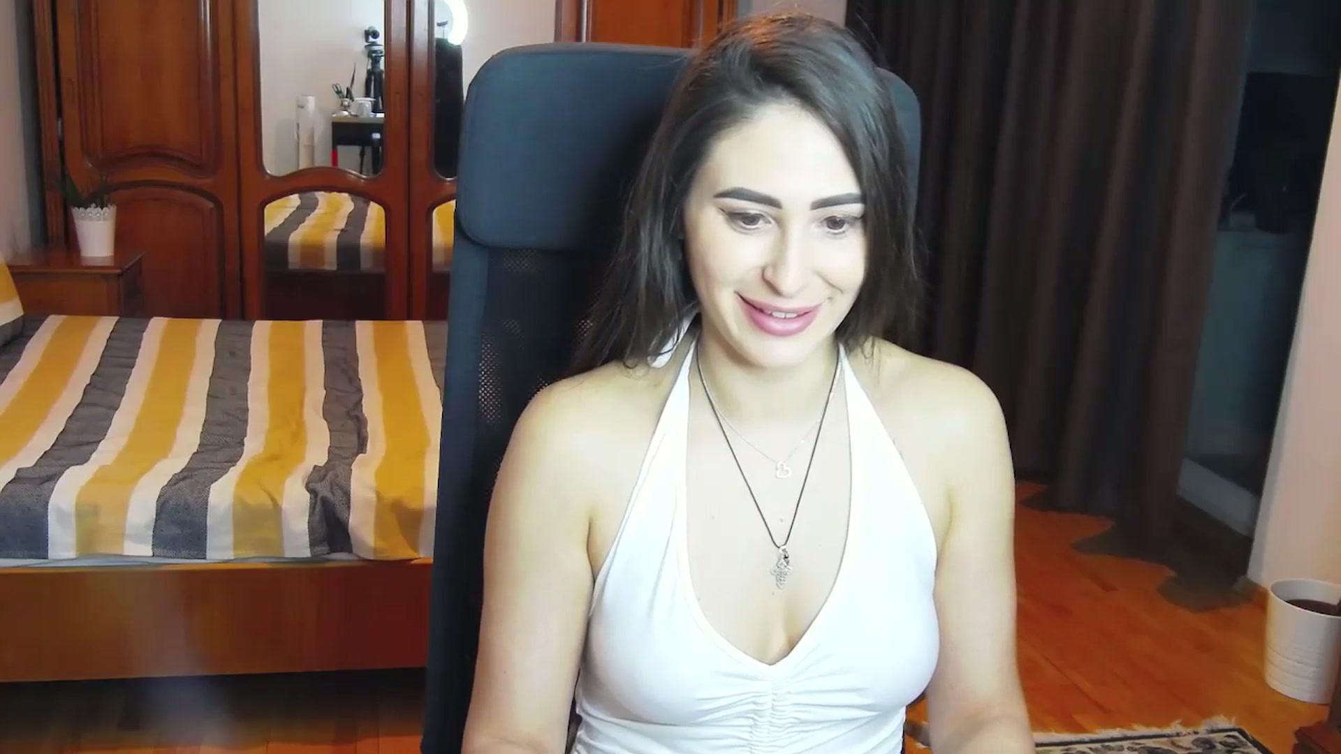 Gallery image thumbnail from MaraHari's myfreecams stream on, 03/30/2024, 18:30 image 16 of 20
