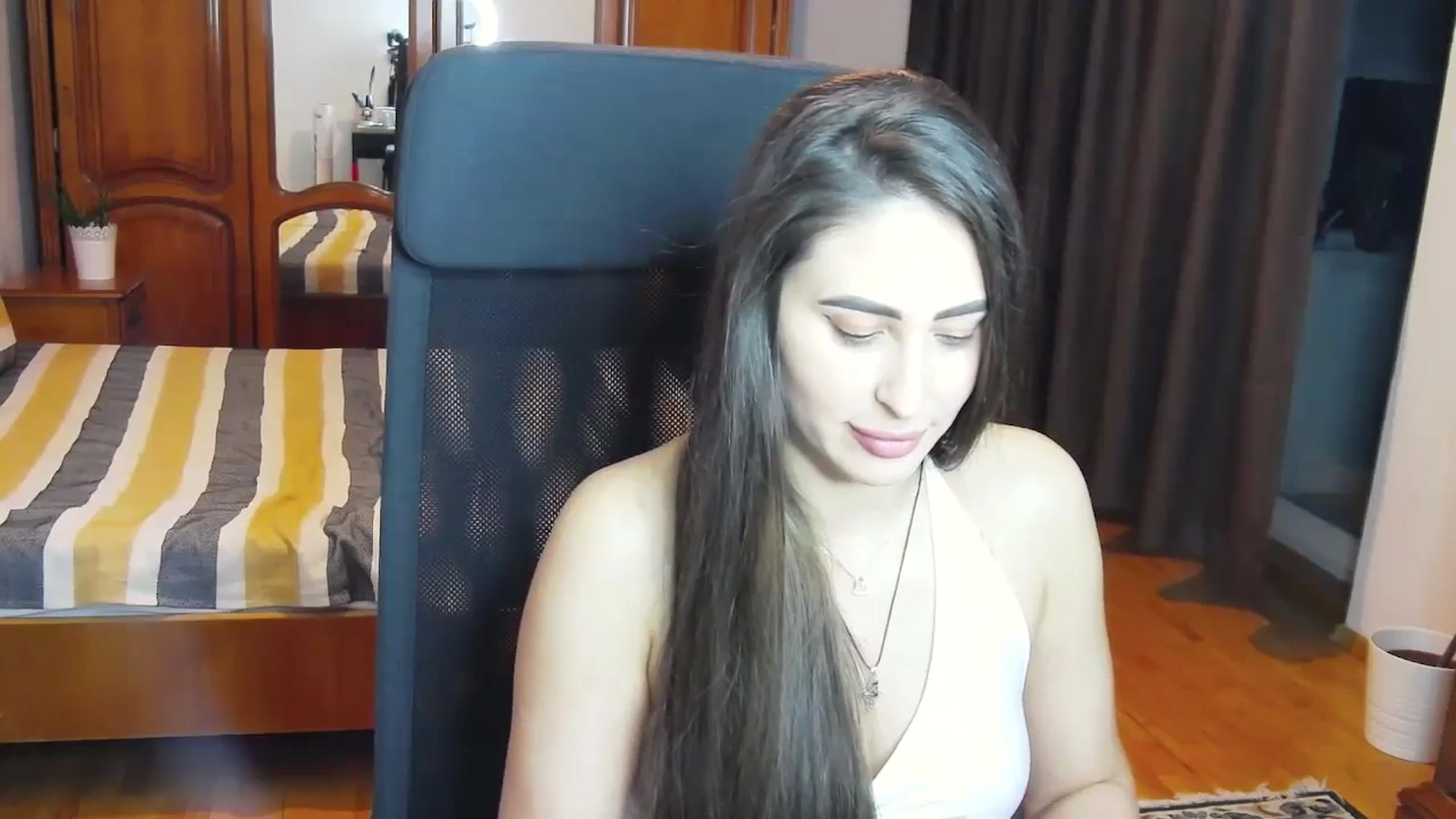 Gallery image thumbnail from MaraHari's myfreecams stream on, 03/30/2024, 19:43 image 15 of 20