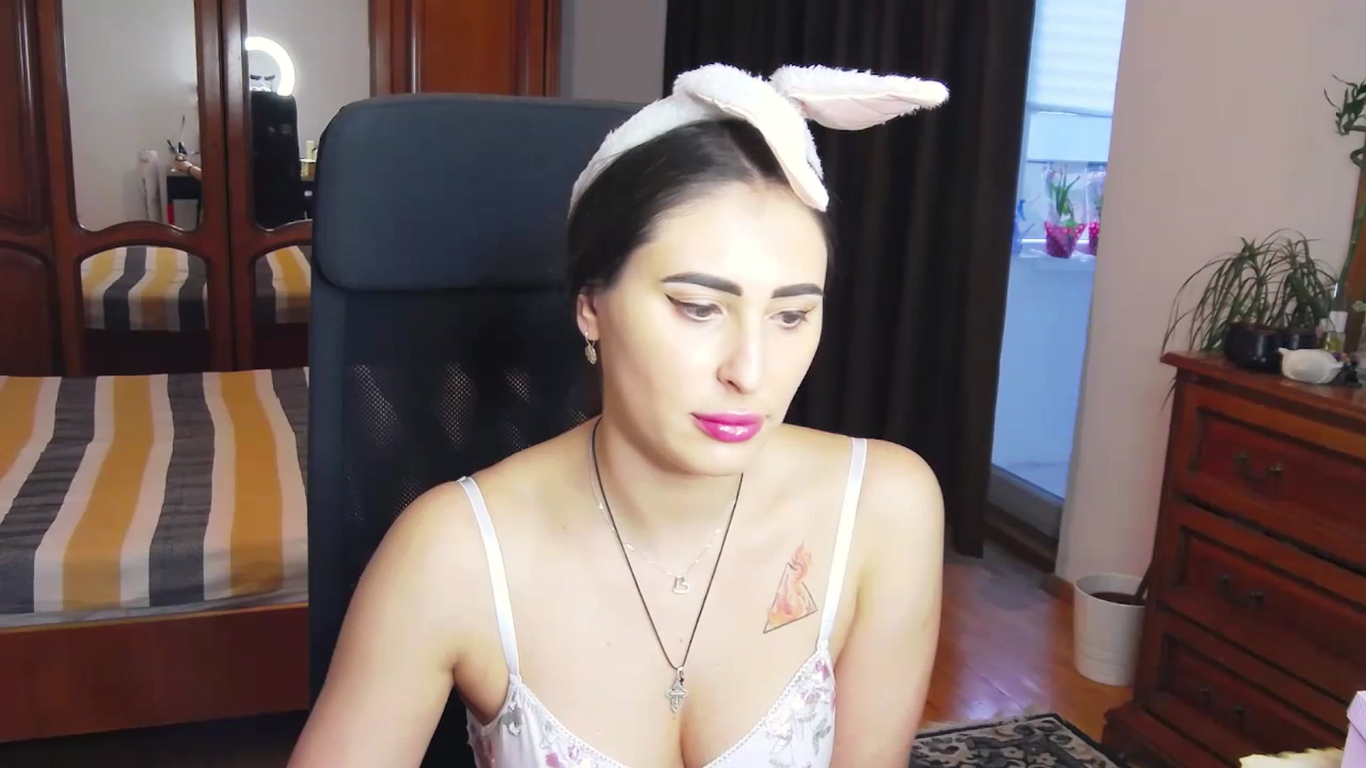 Gallery image thumbnail from MaraHari's myfreecams stream on, 03/31/2024, 16:20 image 9 of 20