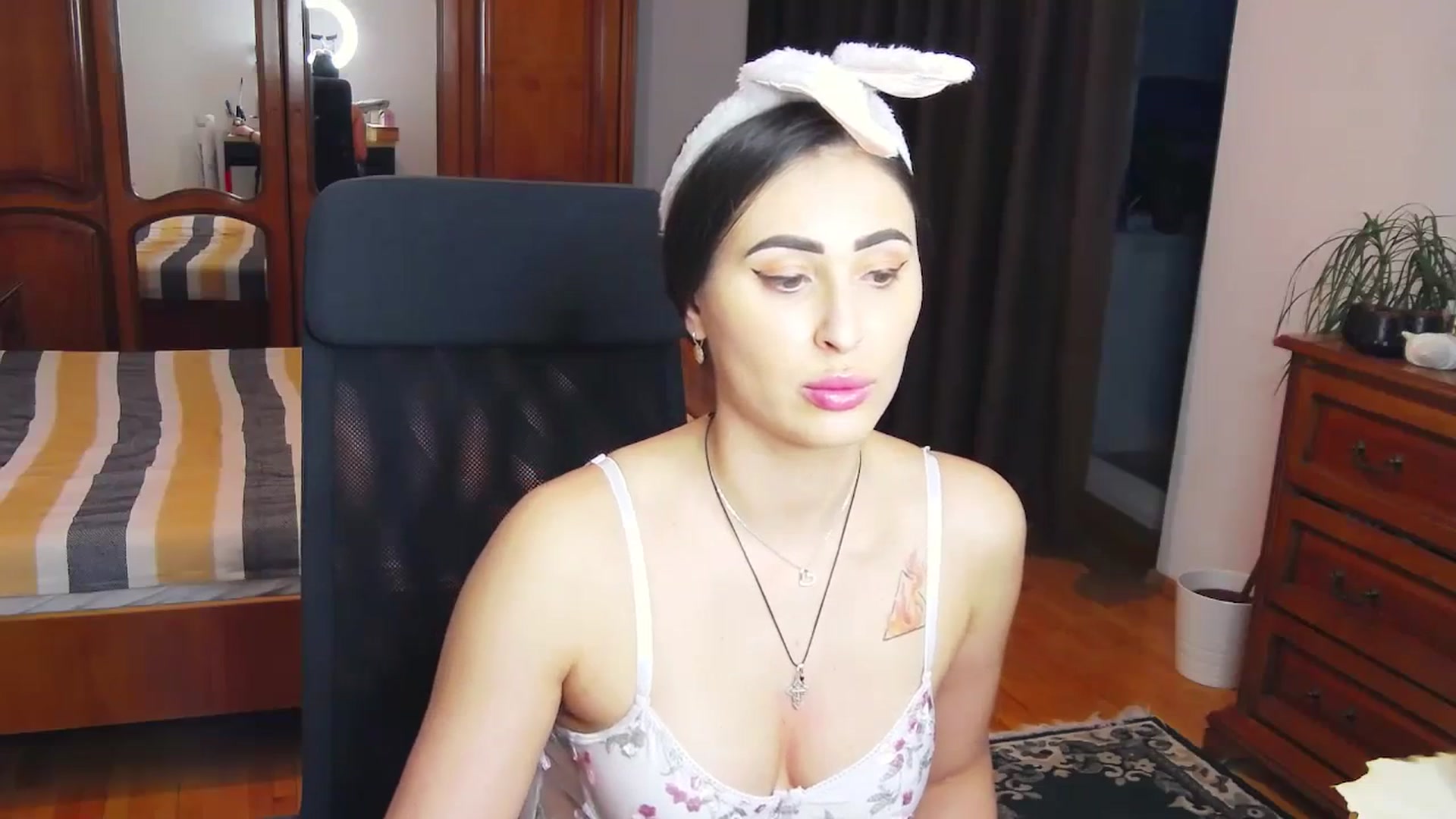 Gallery image thumbnail from MaraHari's myfreecams stream on, 03/31/2024, 17:24 image 4 of 20