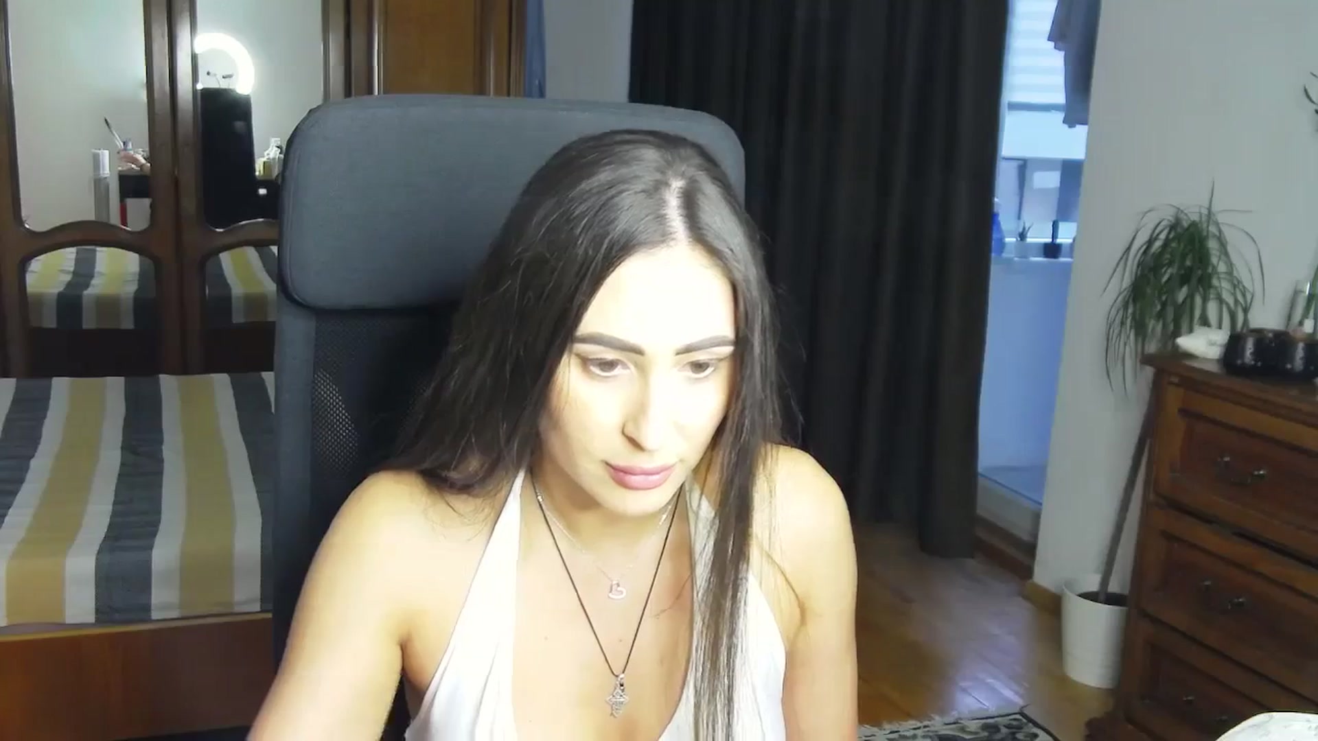 Gallery image thumbnail from MaraHari's myfreecams stream on, 04/06/2024, 16:12 image 16 of 20