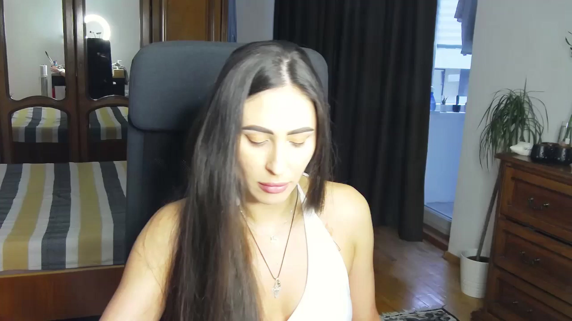 Gallery image thumbnail from MaraHari's myfreecams stream on, 04/06/2024, 16:12 image 5 of 20