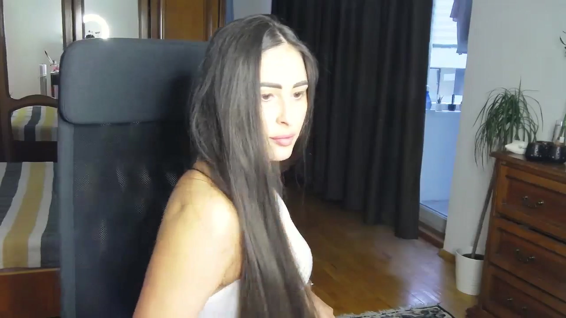 Gallery image thumbnail from MaraHari's myfreecams stream on, 04/06/2024, 16:12 image 4 of 20