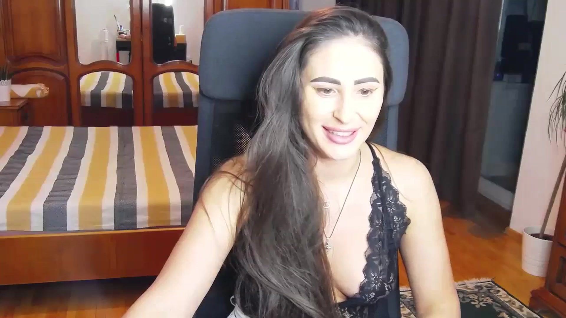 Gallery image thumbnail from MaraHari's myfreecams stream on, 04/07/2024, 18:35 image 16 of 20