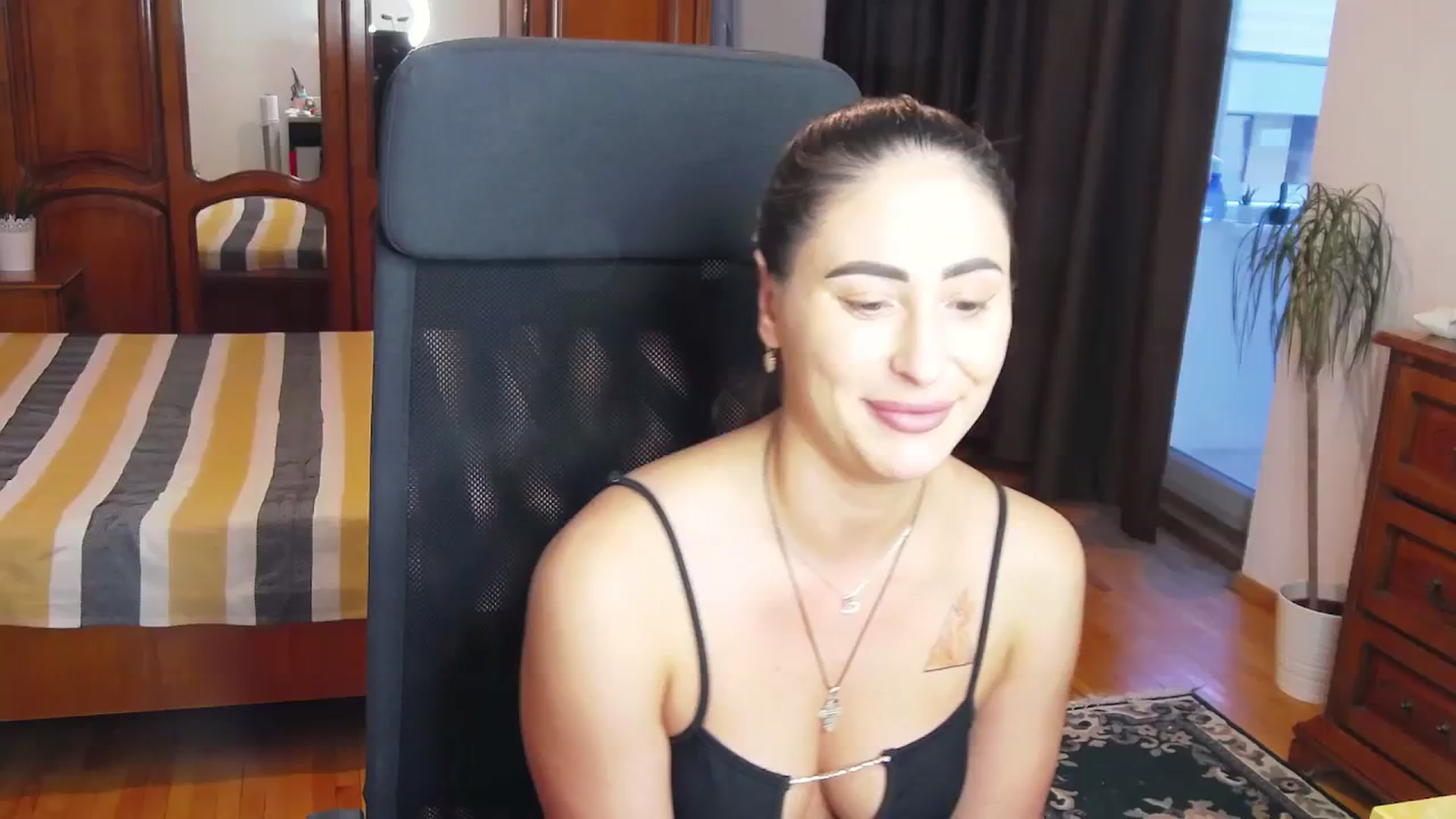 Gallery image thumbnail from MaraHari's myfreecams stream on, 04/12/2024, 16:50 image 10 of 20