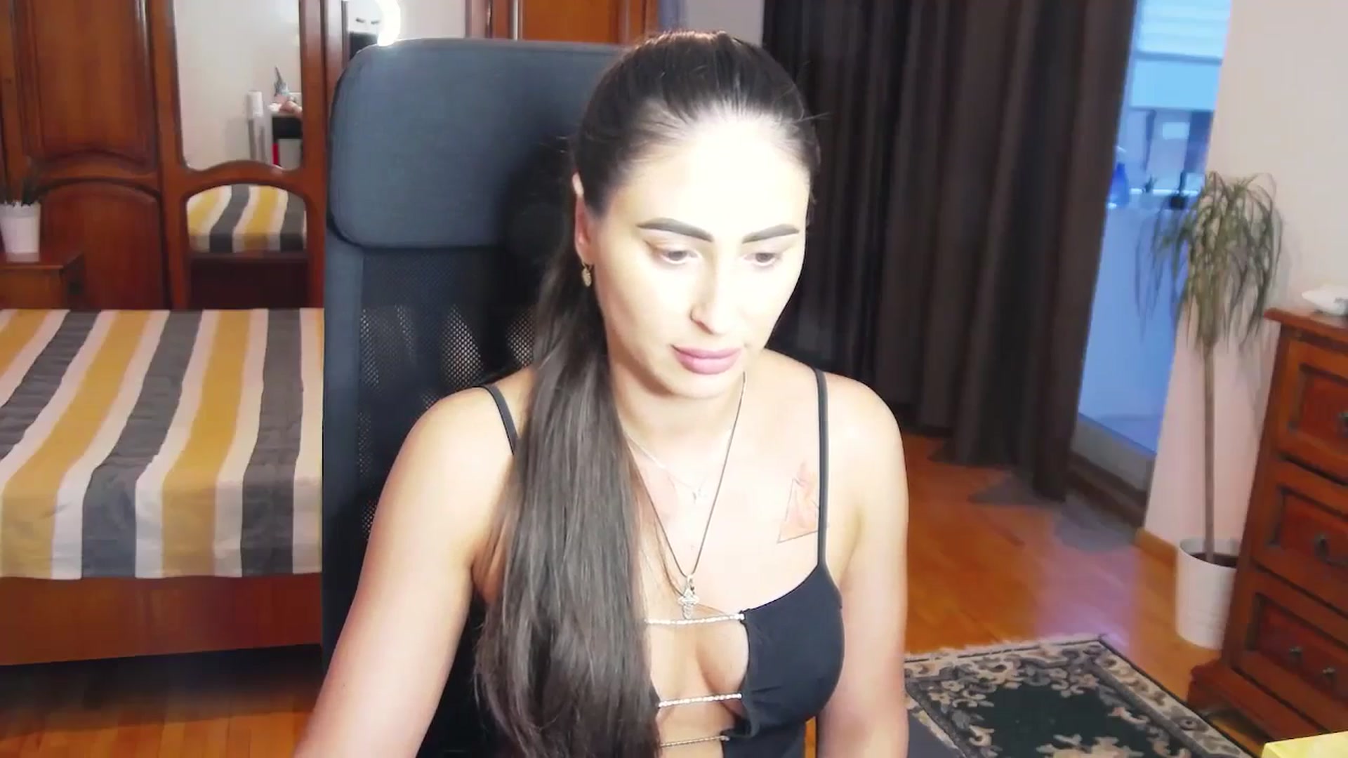 Gallery image thumbnail from MaraHari's myfreecams stream on, 04/12/2024, 16:50 image 17 of 20