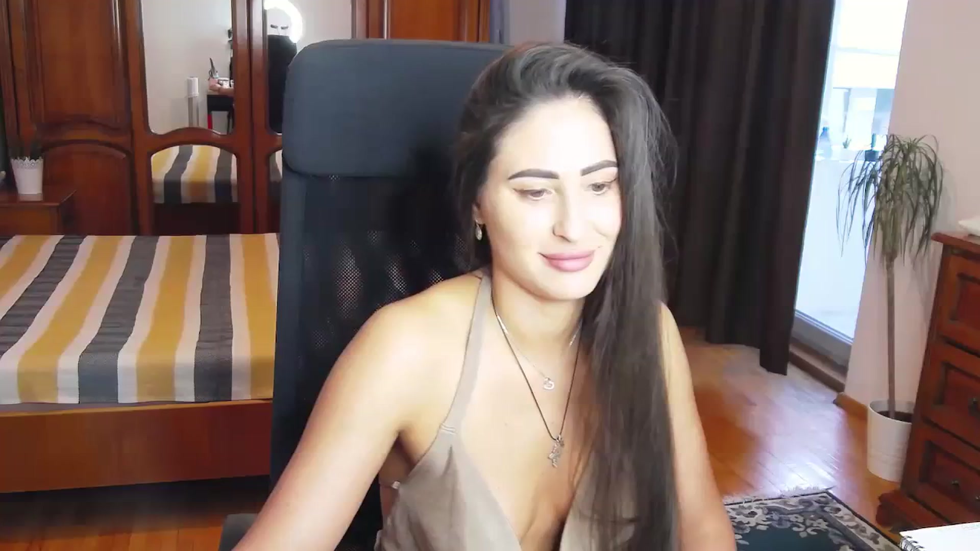 Gallery image thumbnail from MaraHari's myfreecams stream on, 04/13/2024, 17:45 image 1 of 20