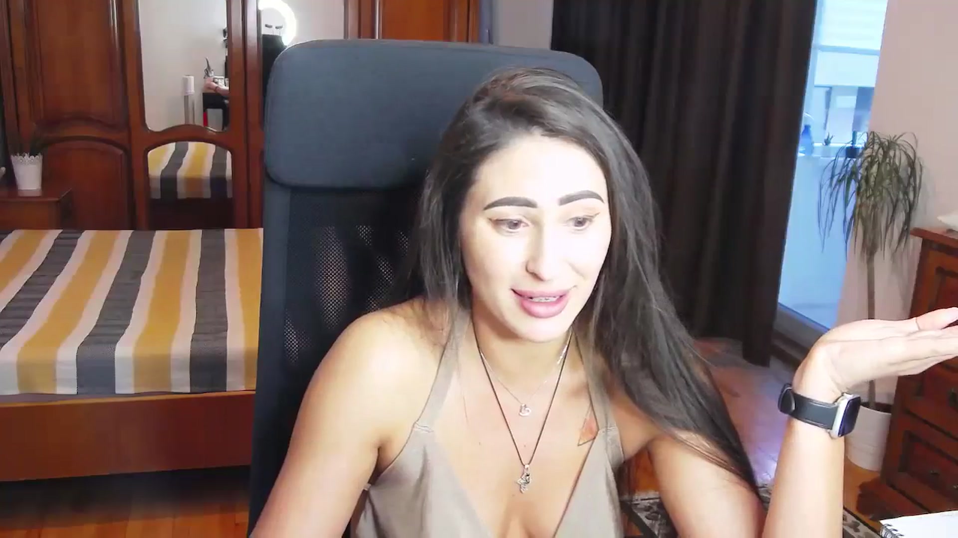 Gallery image thumbnail from MaraHari's myfreecams stream on, 04/13/2024, 17:45 image 7 of 20