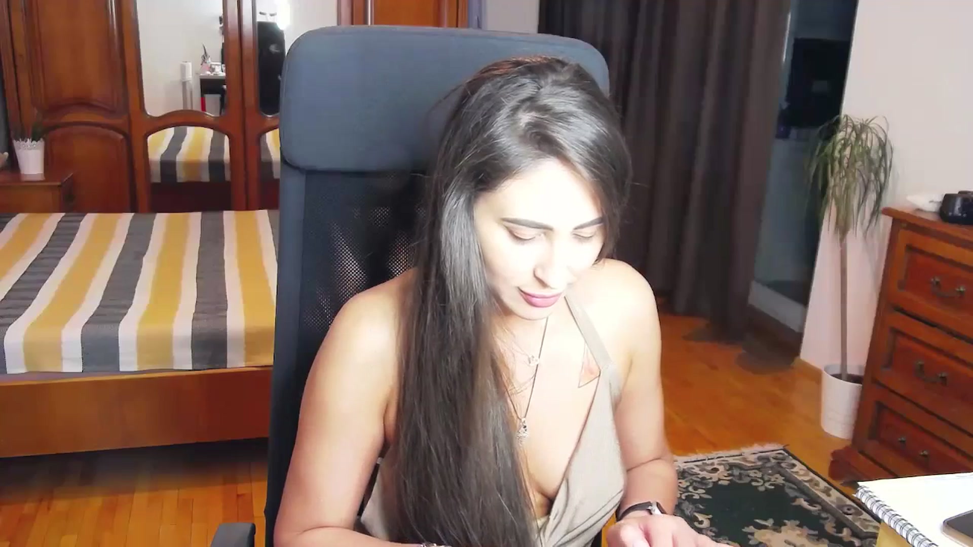 Gallery image thumbnail from MaraHari's myfreecams stream on, 04/13/2024, 19:26 image 2 of 20