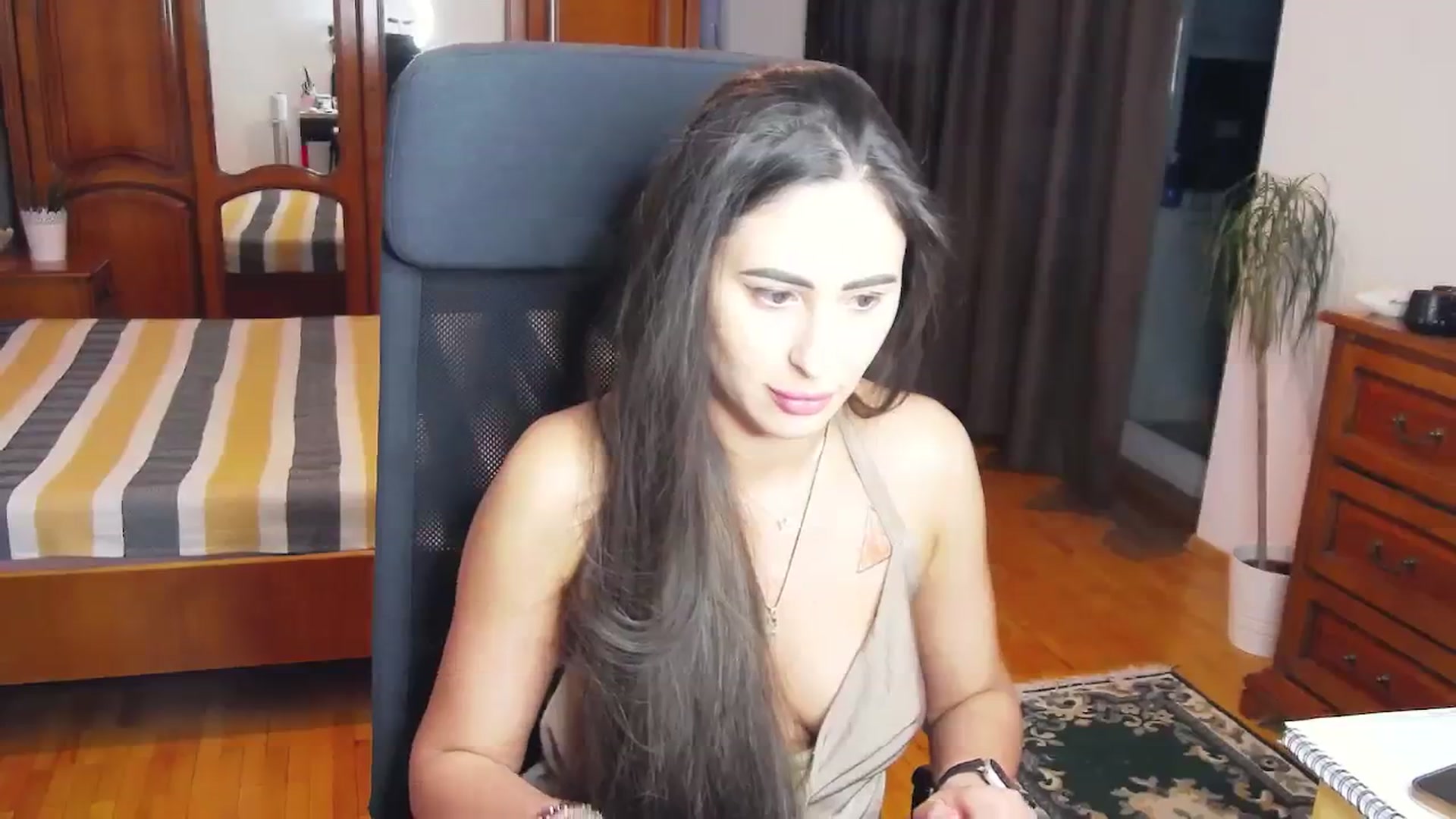 Gallery image thumbnail from MaraHari's myfreecams stream on, 04/13/2024, 19:26 image 8 of 20