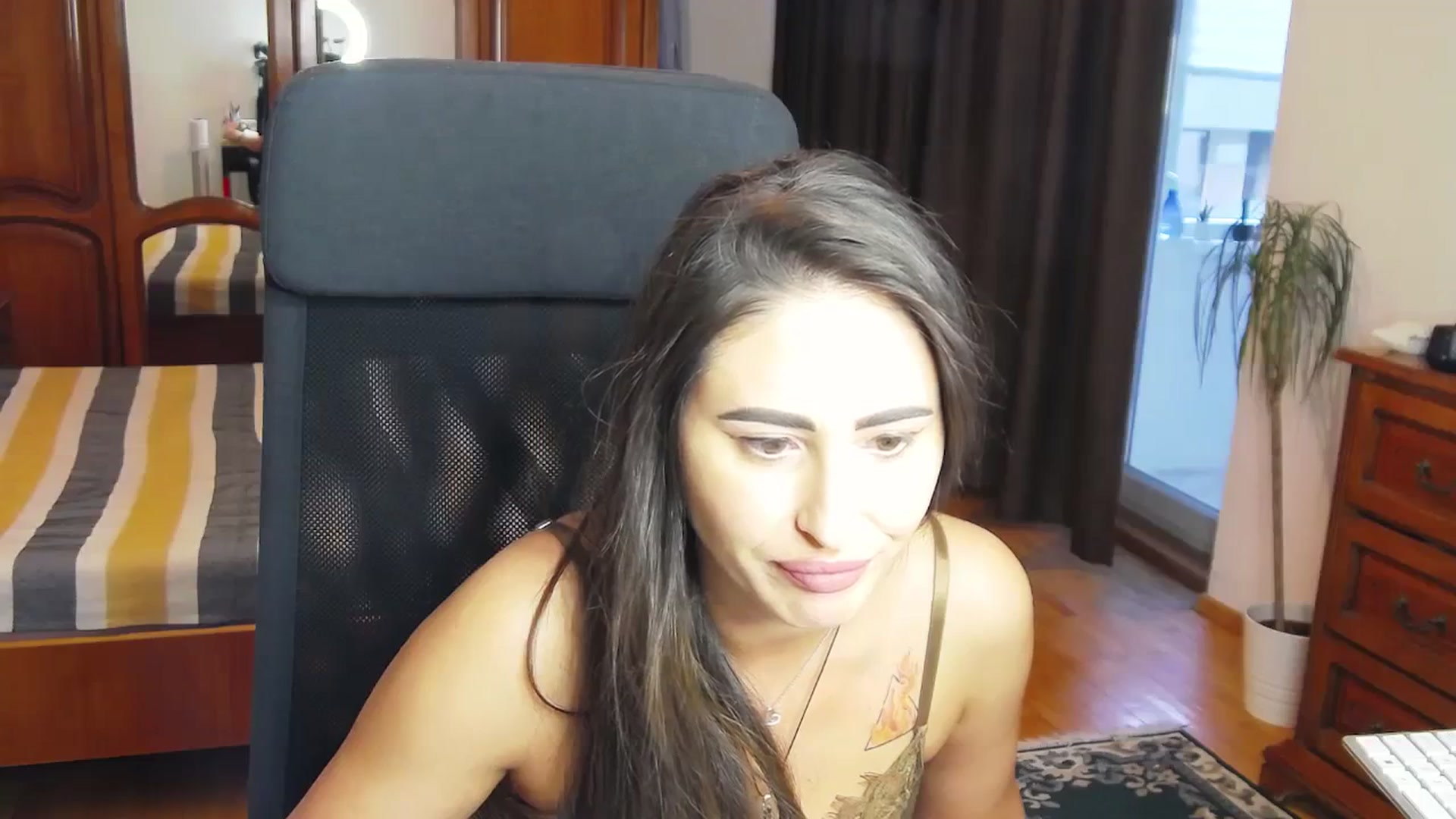 Gallery image thumbnail from MaraHari's myfreecams stream on, 04/14/2024, 18:10 image 2 of 20