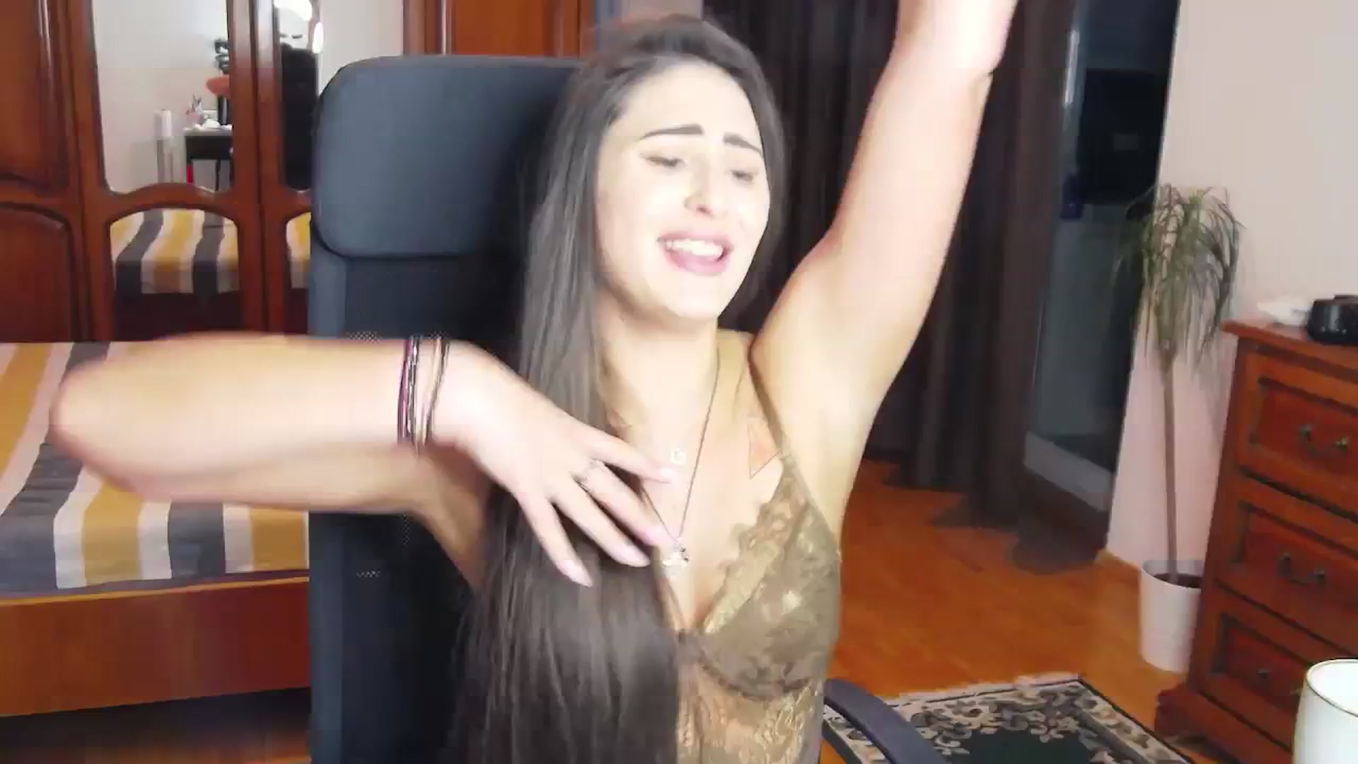 Gallery image thumbnail from MaraHari's myfreecams stream on, 04/14/2024, 18:10 image 16 of 20