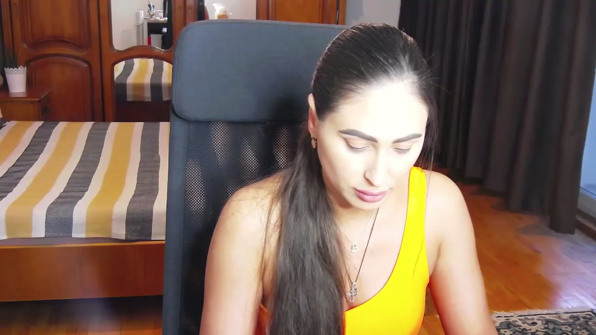 Gallery image thumbnail from MaraHari's myfreecams stream on, 04/20/2024, 16:09 image 6 of 20