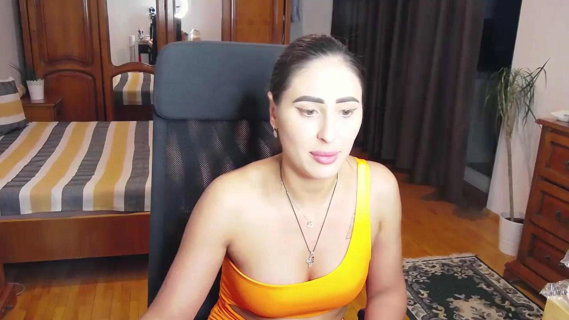 Gallery image thumbnail from MaraHari's myfreecams stream on, 04/20/2024, 20:12 image 8 of 20