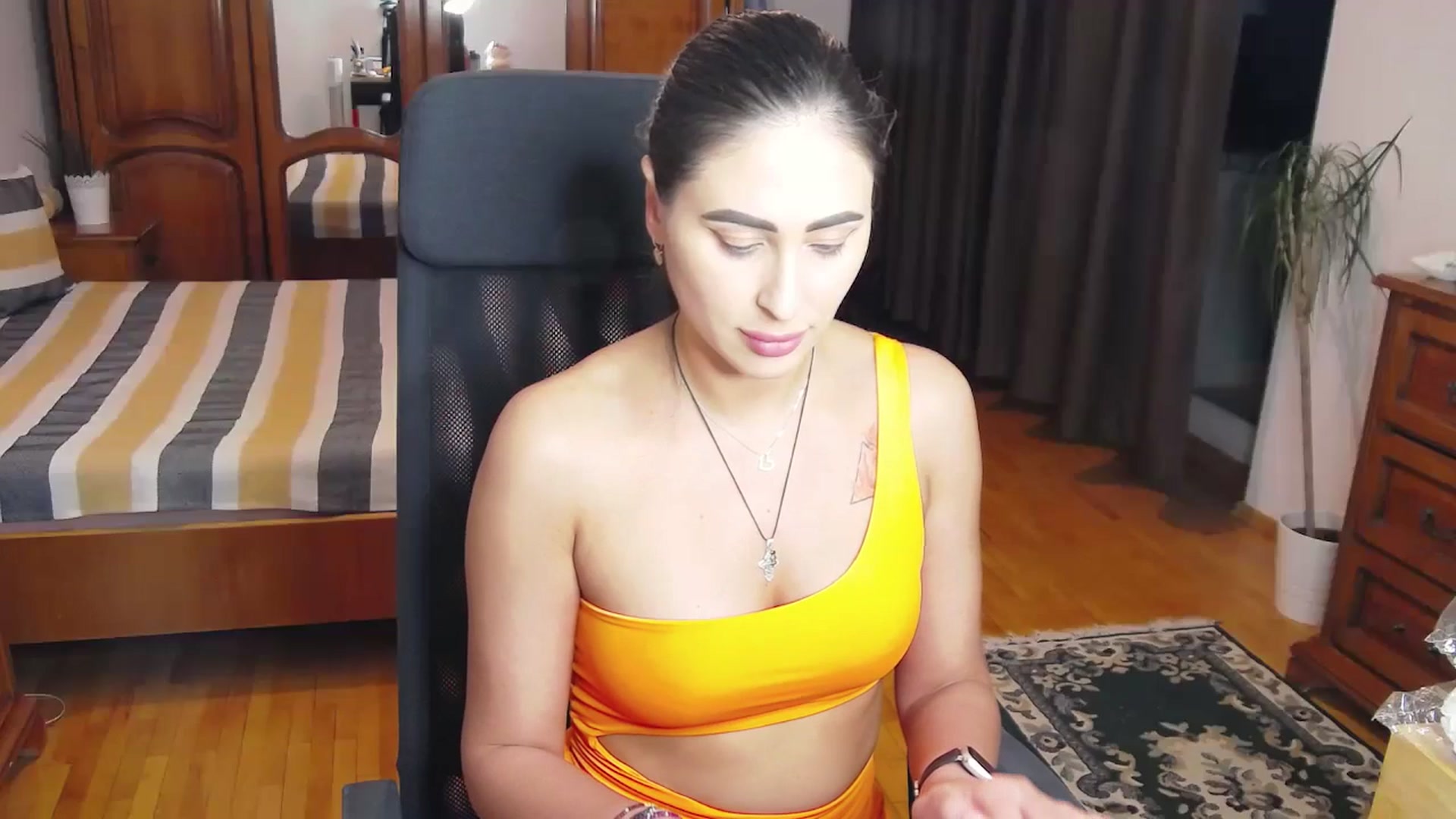Gallery image thumbnail from MaraHari's myfreecams stream on, 04/20/2024, 20:12 image 5 of 20