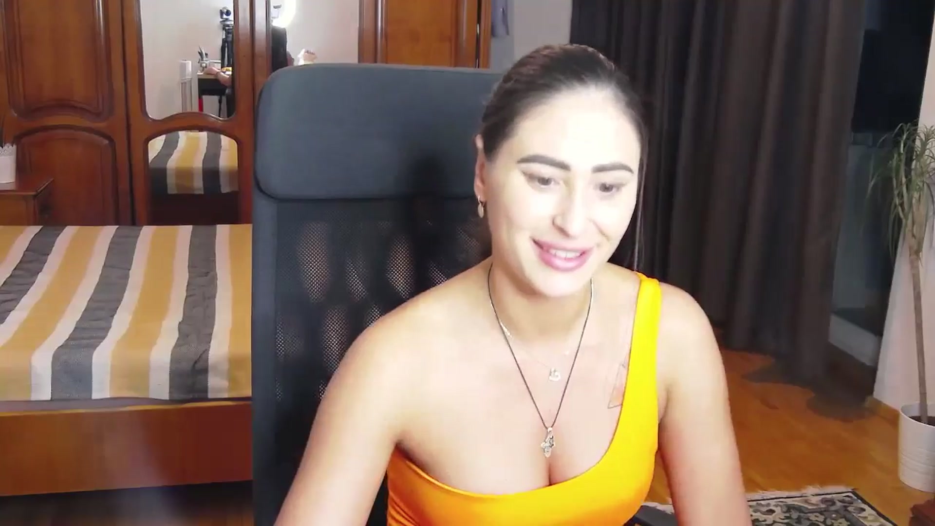 Gallery image thumbnail from MaraHari's myfreecams stream on, 04/20/2024, 20:12 image 13 of 20