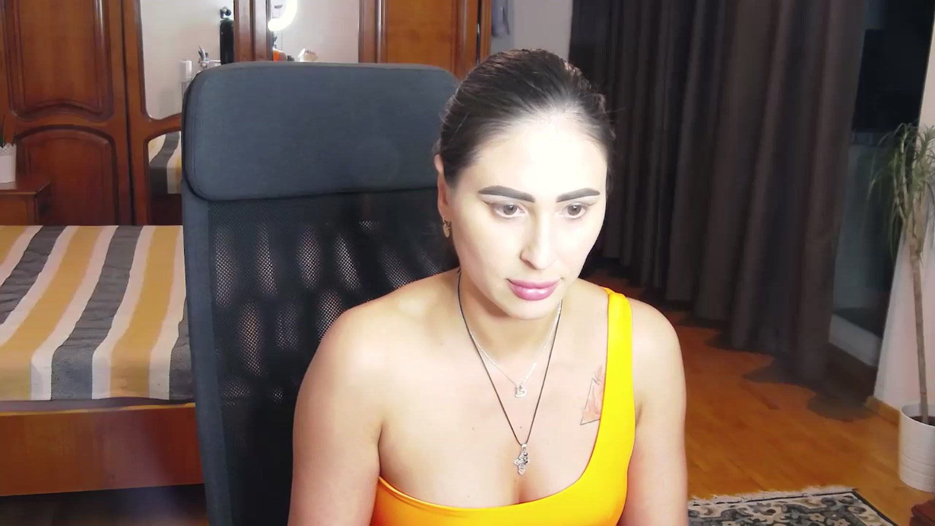 Gallery image thumbnail from MaraHari's myfreecams stream on, 04/20/2024, 20:12 image 15 of 20