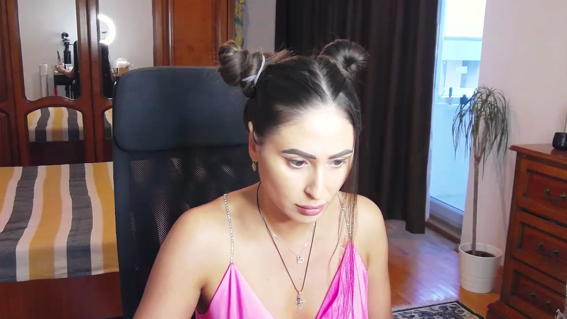 Gallery image thumbnail from MaraHari's myfreecams stream on, 04/28/2024, 17:14 image 3 of 20