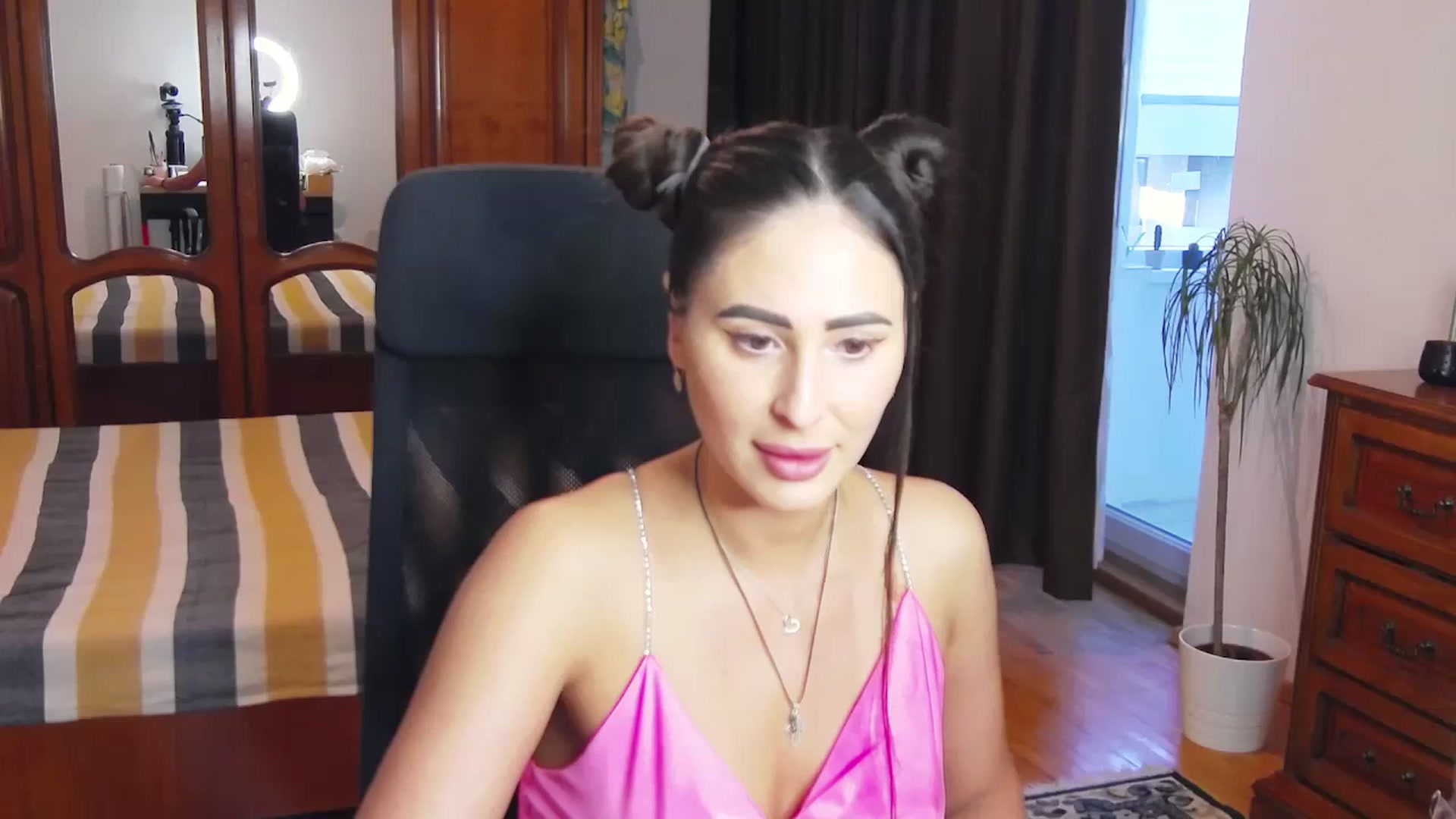 Gallery image thumbnail from MaraHari's myfreecams stream on, 04/28/2024, 17:14 image 9 of 20