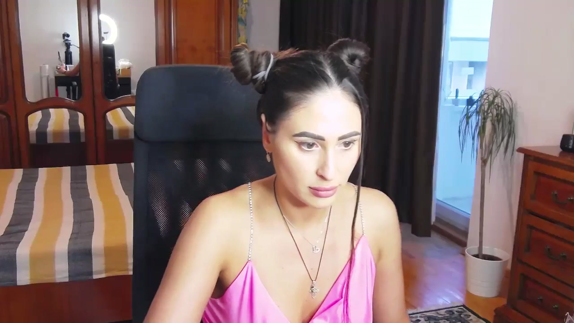 Gallery image thumbnail from MaraHari's myfreecams stream on, 04/28/2024, 17:14 image 11 of 20
