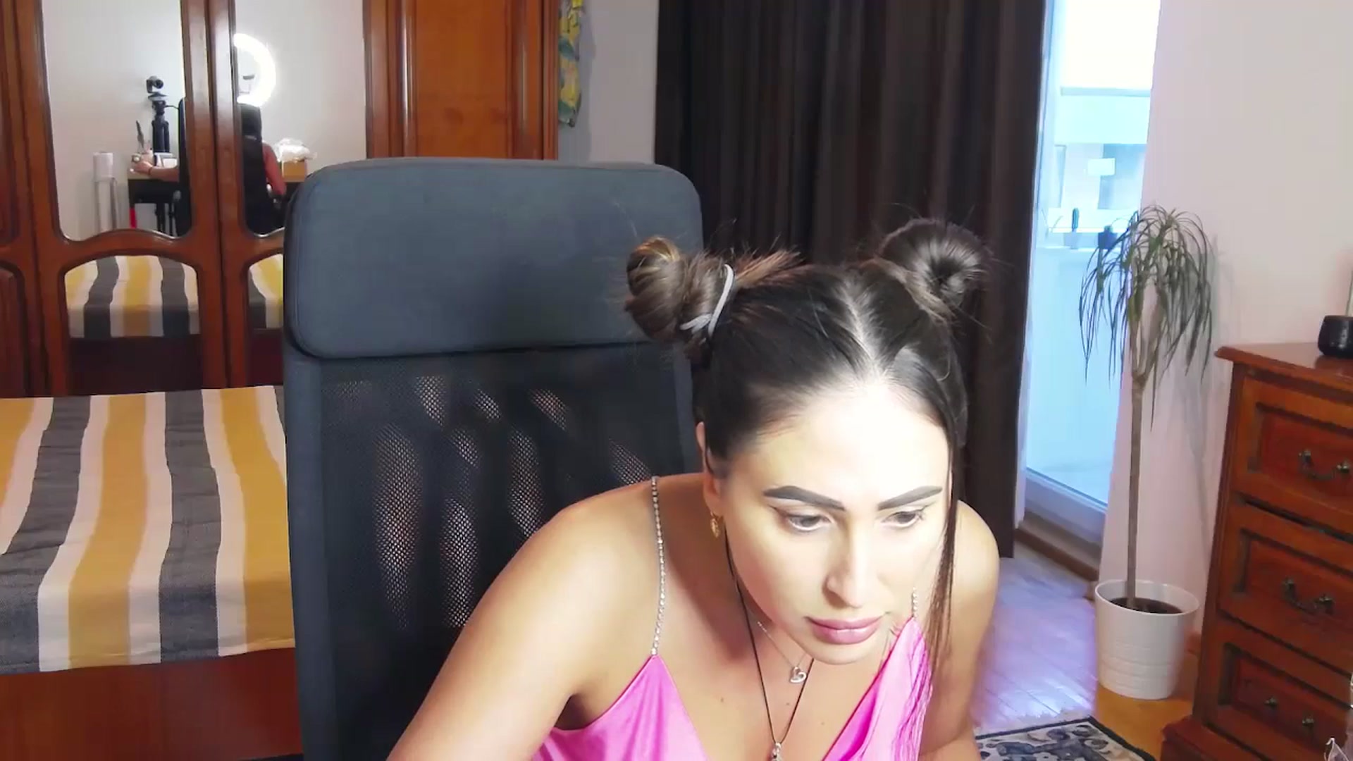 Gallery image thumbnail from MaraHari's myfreecams stream on, 04/28/2024, 17:14 image 2 of 20
