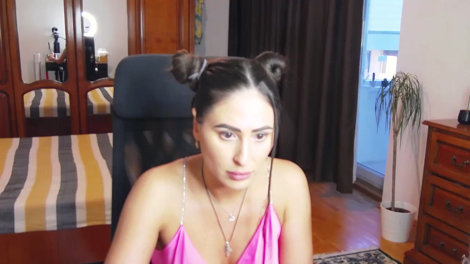 Gallery image thumbnail from MaraHari's myfreecams stream on, 04/28/2024, 17:14 image 16 of 20