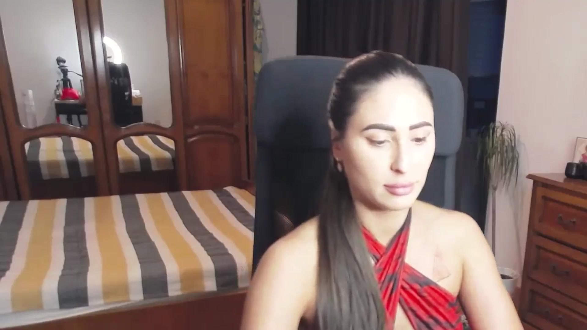 Gallery image thumbnail from MaraHari's myfreecams stream on, 05/17/2024, 18:29 image 16 of 20