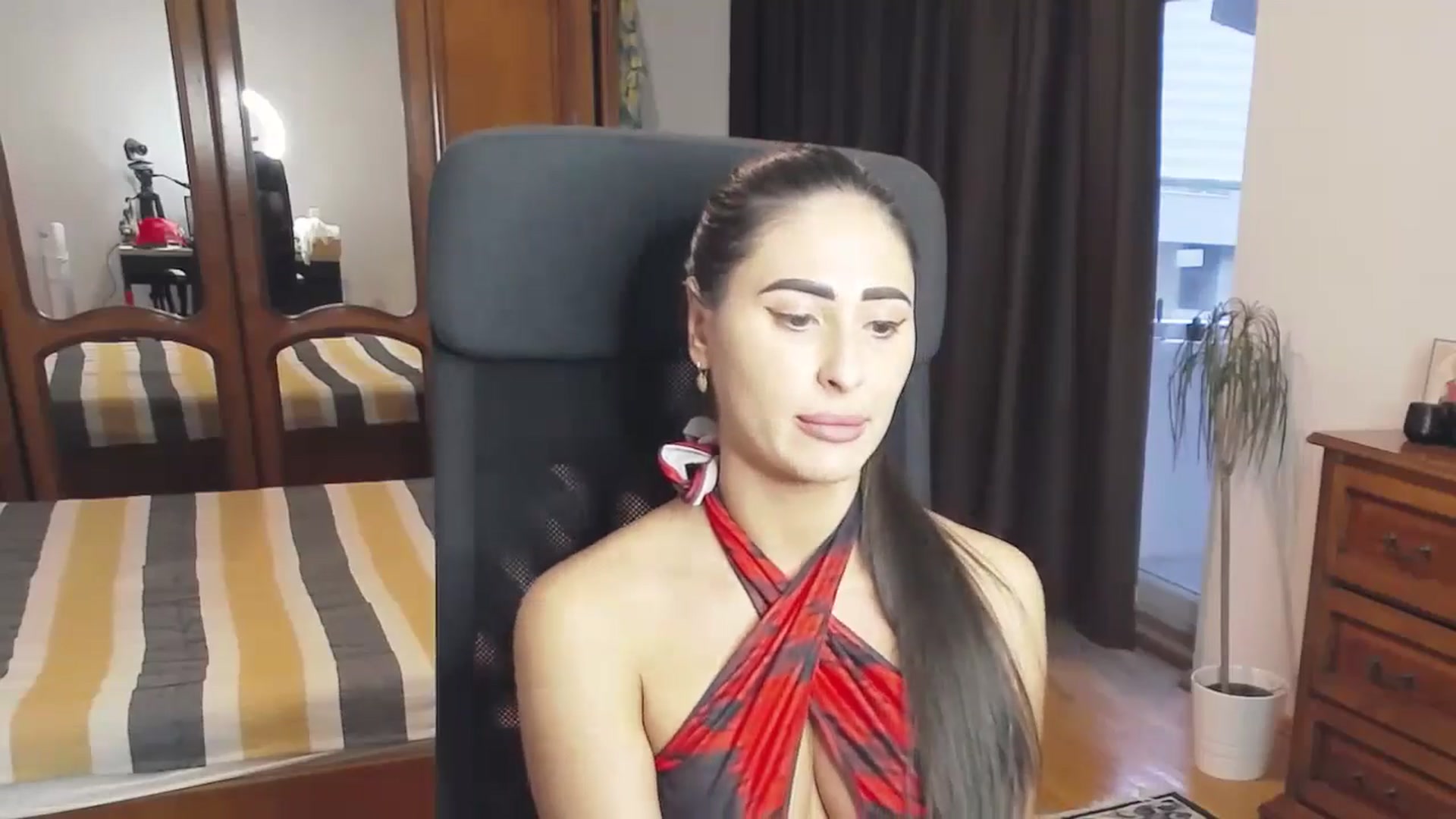 Gallery image thumbnail from MaraHari's myfreecams stream on, 05/17/2024, 18:29 image 8 of 20
