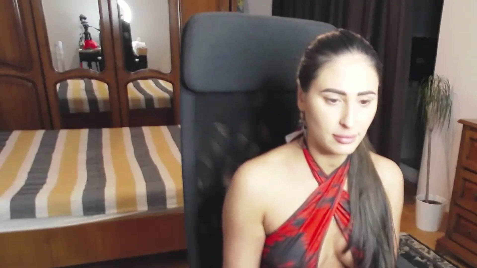 Gallery image thumbnail from MaraHari's myfreecams stream on, 05/17/2024, 20:02 image 2 of 20