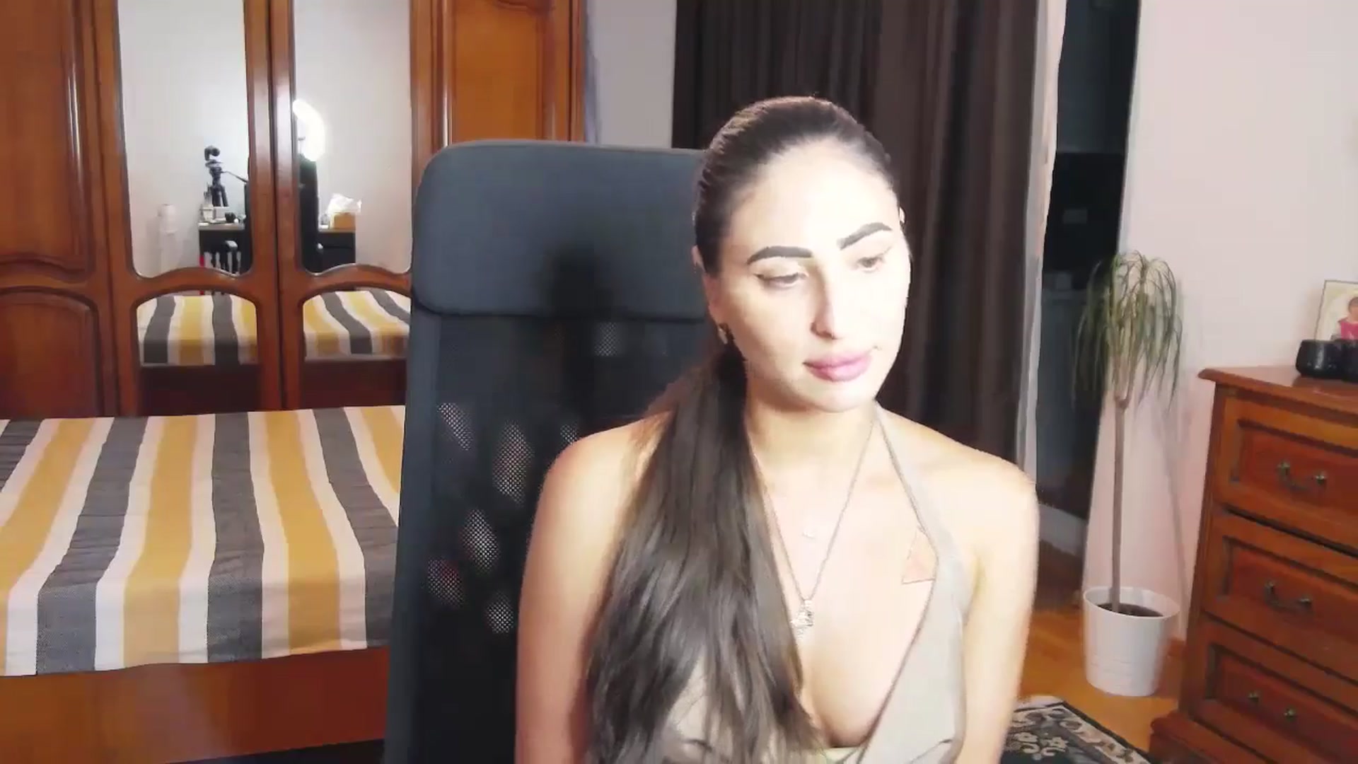 Gallery image thumbnail from MaraHari's myfreecams stream on, 05/24/2024, 19:52 image 7 of 20