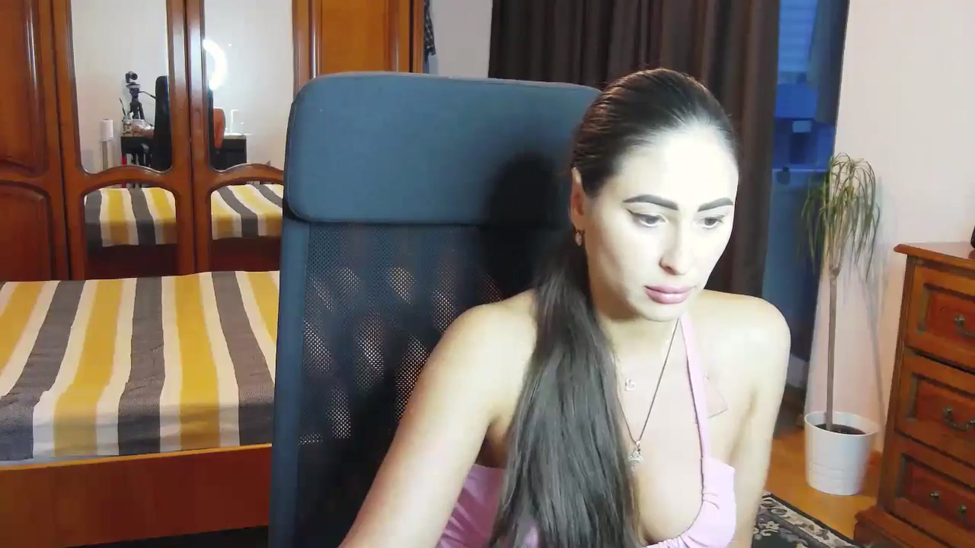 Gallery image thumbnail from MaraHari's myfreecams stream on, 05/31/2024, 18:05 image 20 of 20
