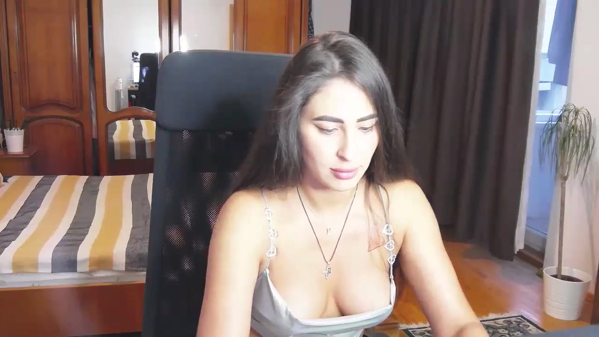 Gallery image thumbnail from MaraHari's myfreecams stream on, 06/01/2024, 18:35 image 6 of 20