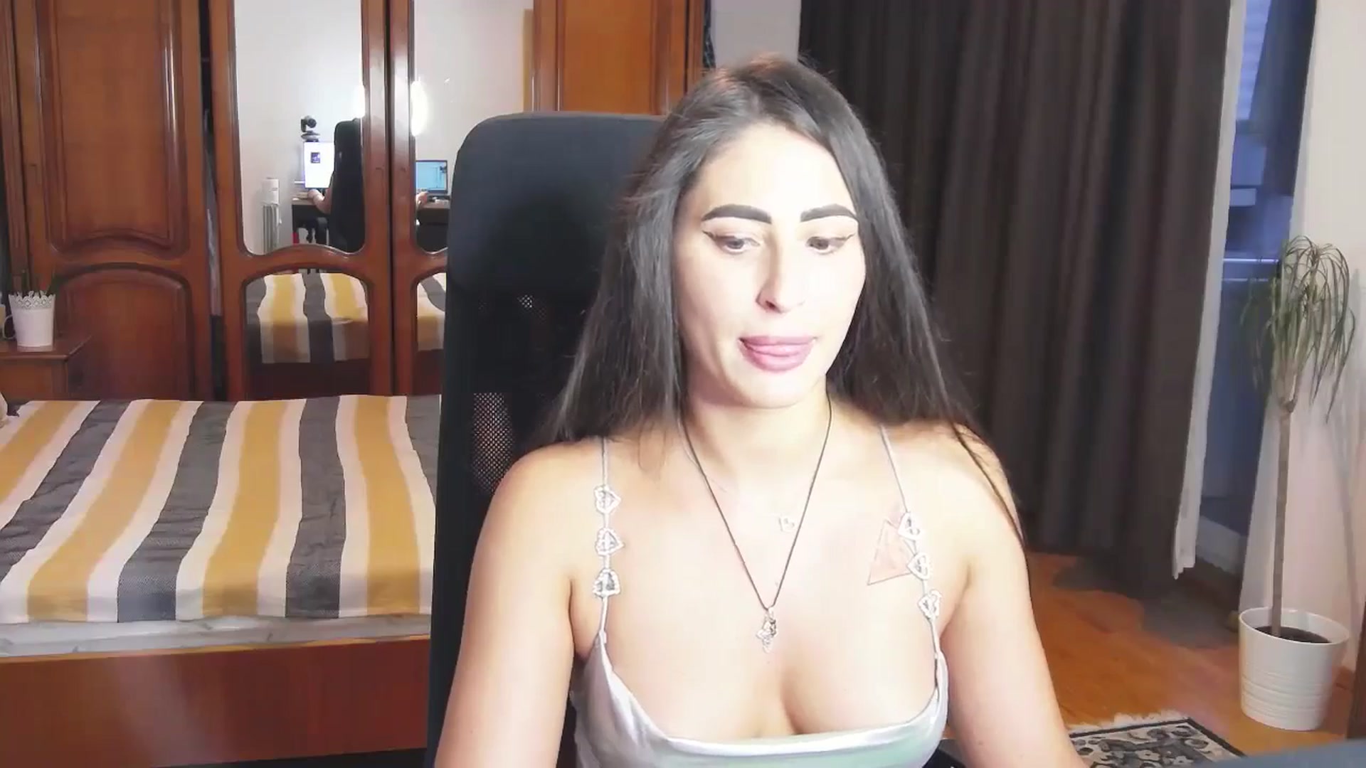 Gallery image thumbnail from MaraHari's myfreecams stream on, 06/01/2024, 18:35 image 11 of 20