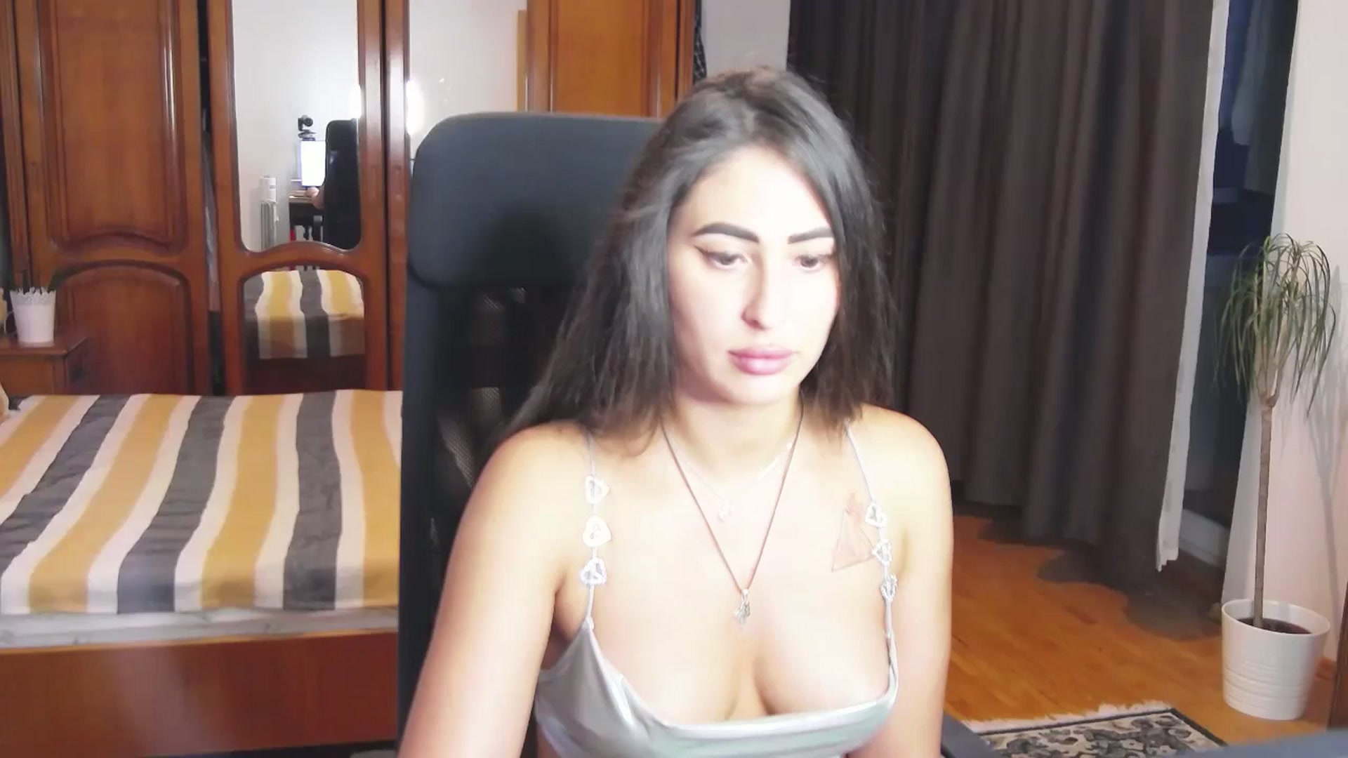Gallery image thumbnail from MaraHari's myfreecams stream on, 06/01/2024, 18:35 image 16 of 20