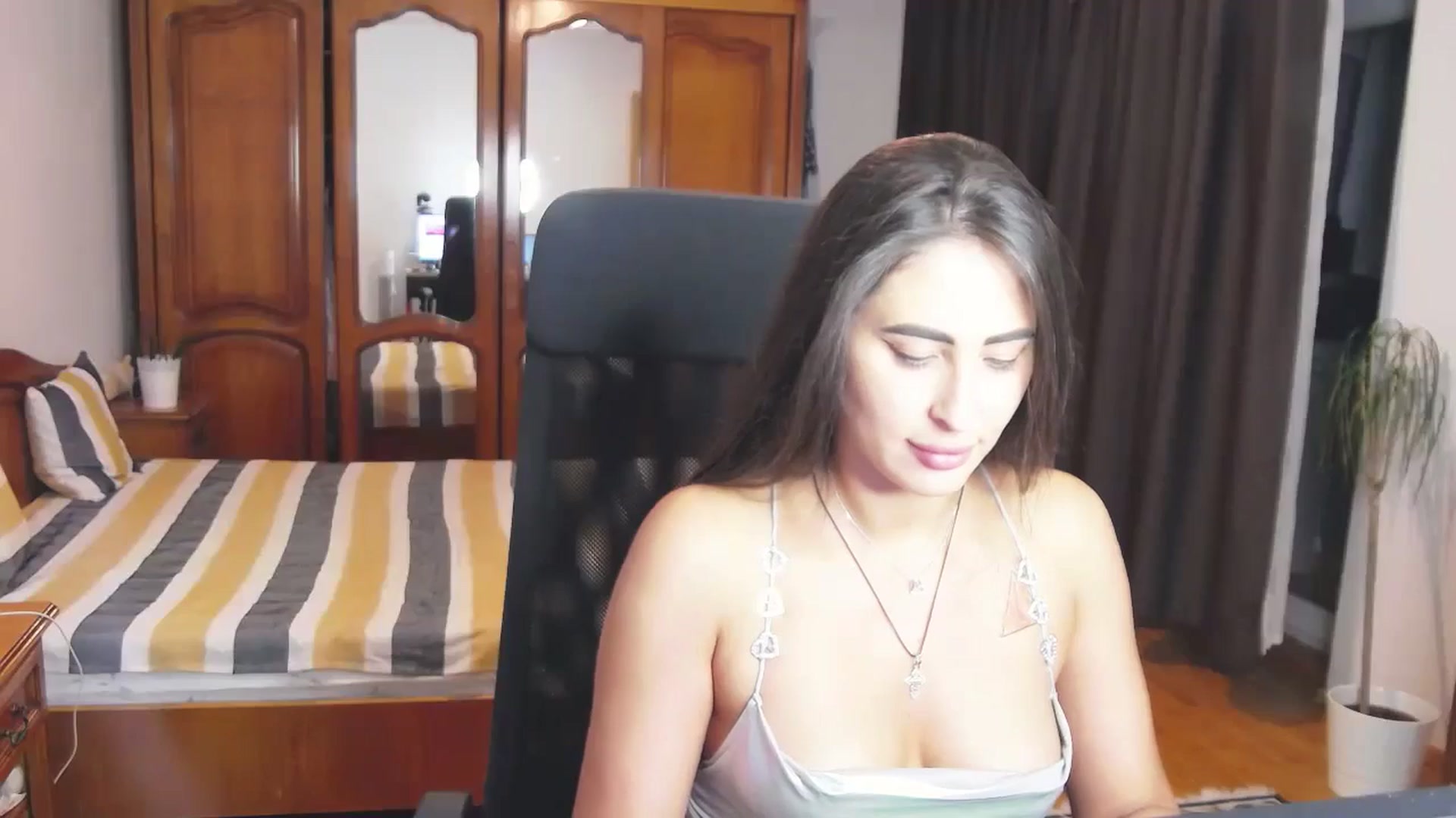 Gallery image thumbnail from MaraHari's myfreecams stream on, 06/01/2024, 19:53 image 16 of 20