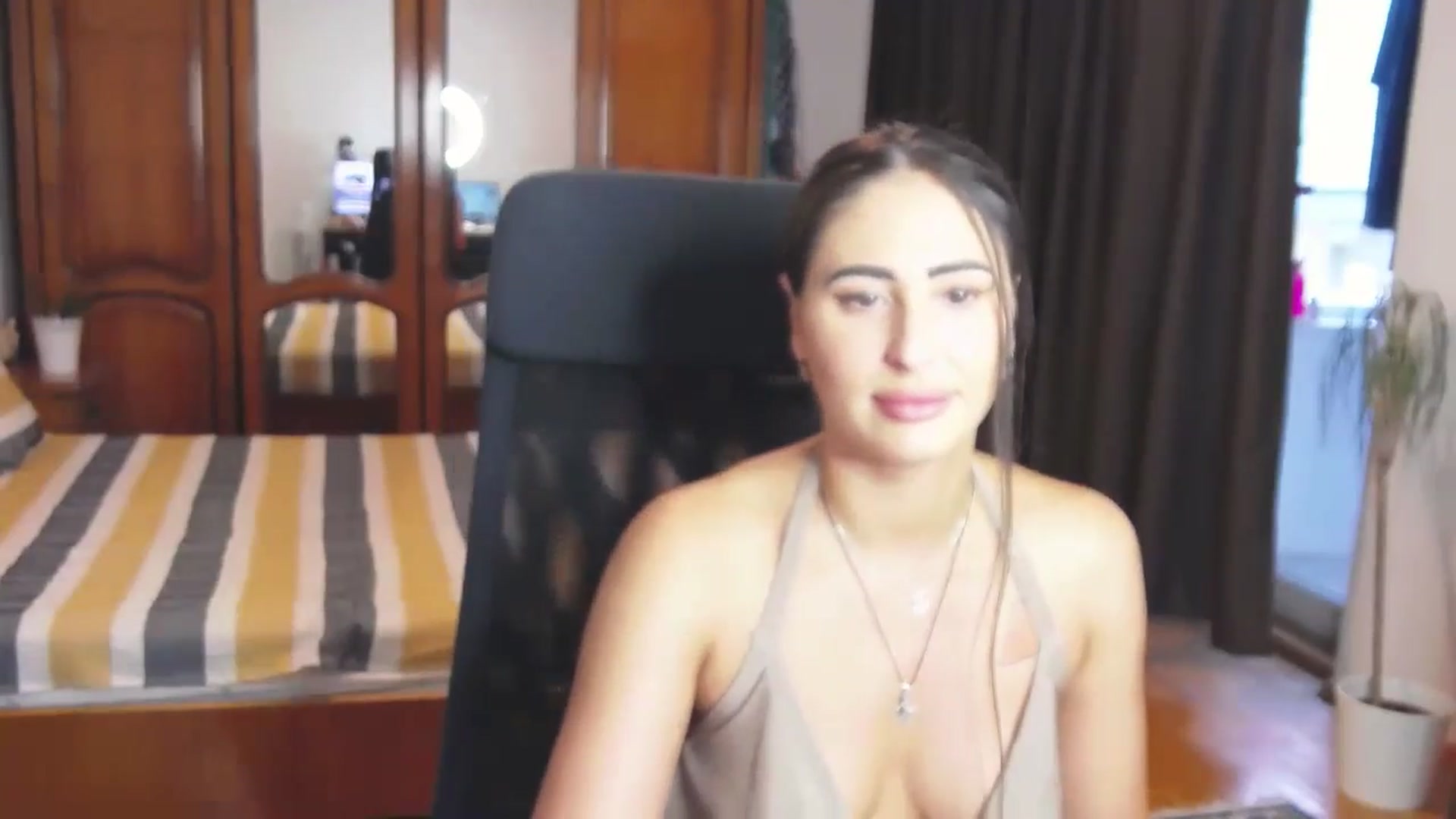 Gallery image thumbnail from MaraHari's myfreecams stream on, 06/07/2024, 17:34 image 10 of 20