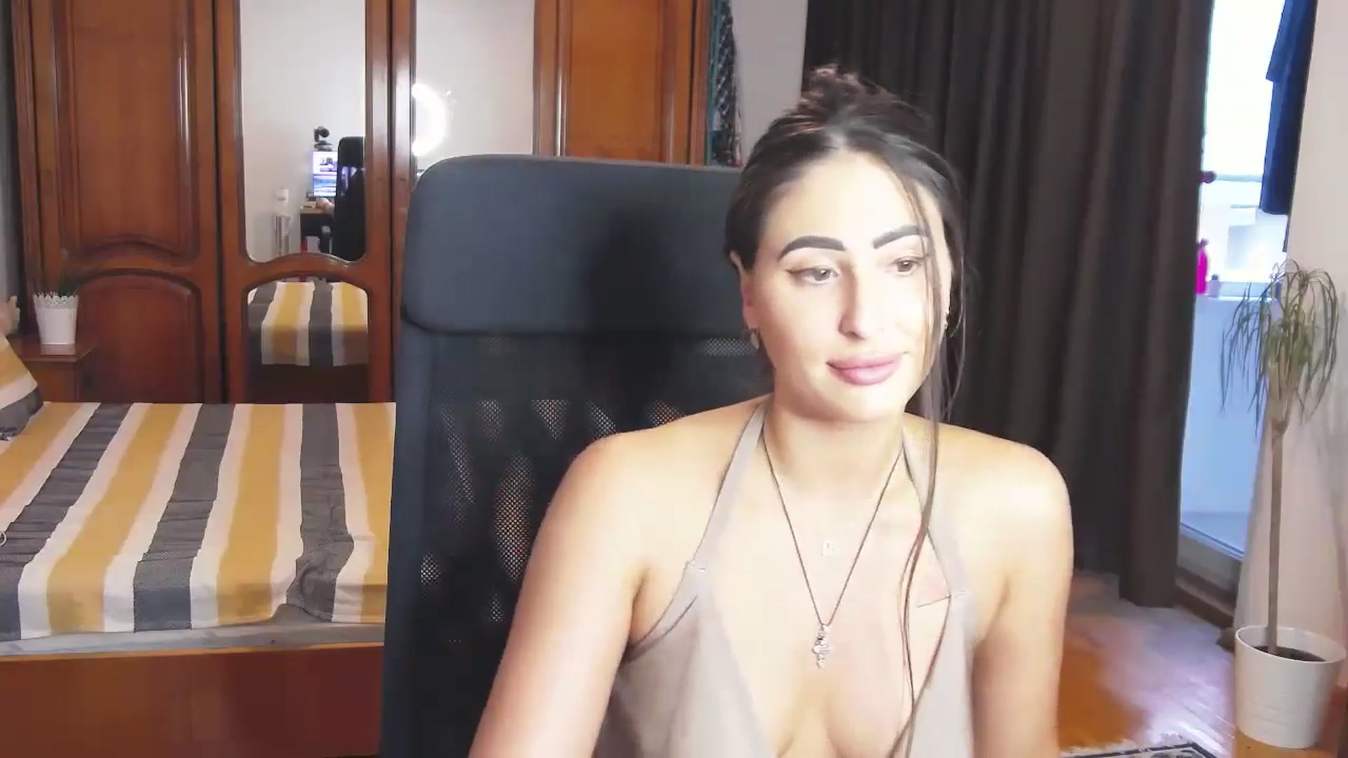 Gallery image thumbnail from MaraHari's myfreecams stream on, 06/07/2024, 17:34 image 12 of 20