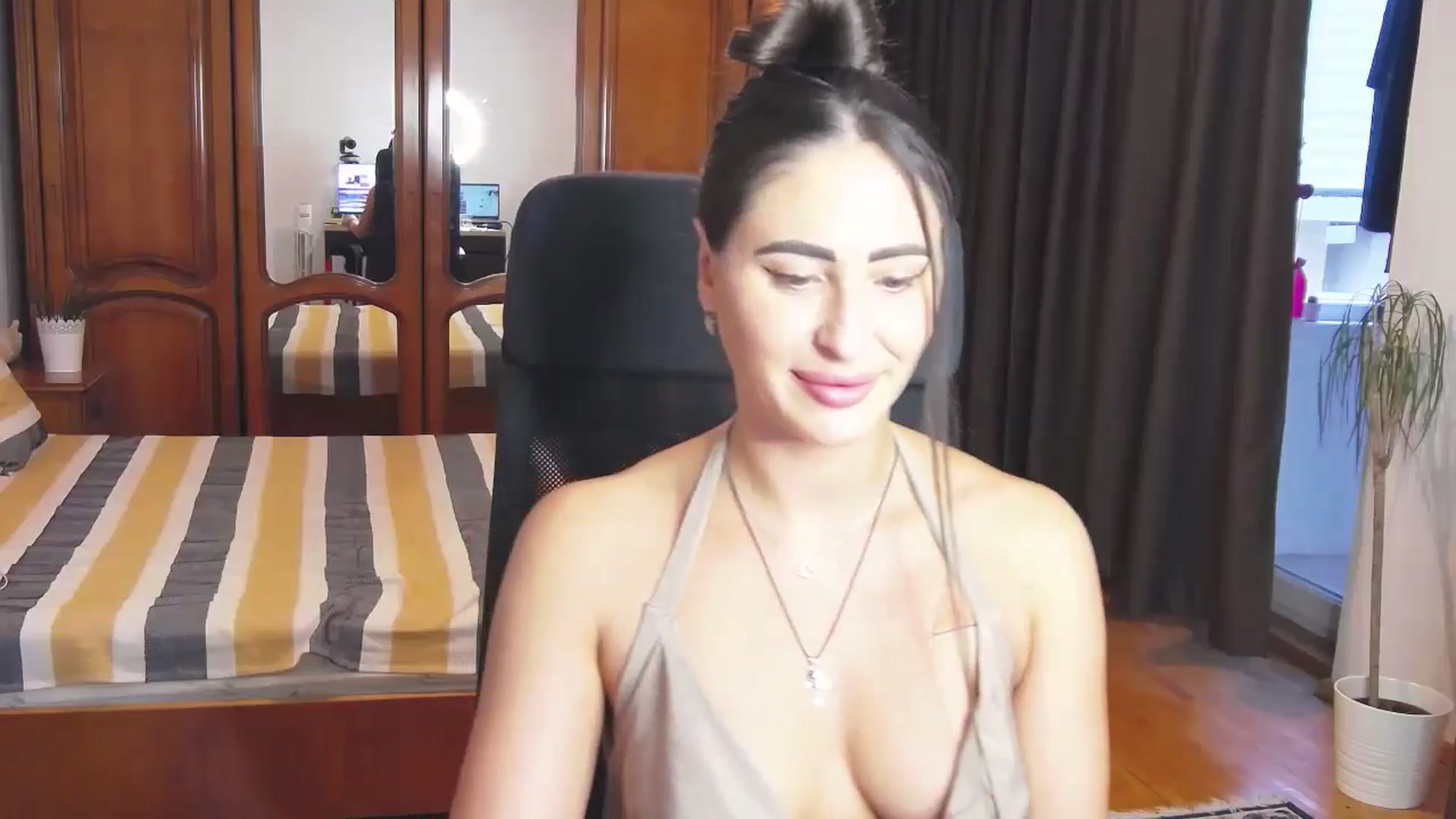 Gallery image thumbnail from MaraHari's myfreecams stream on, 06/07/2024, 17:34 image 18 of 20