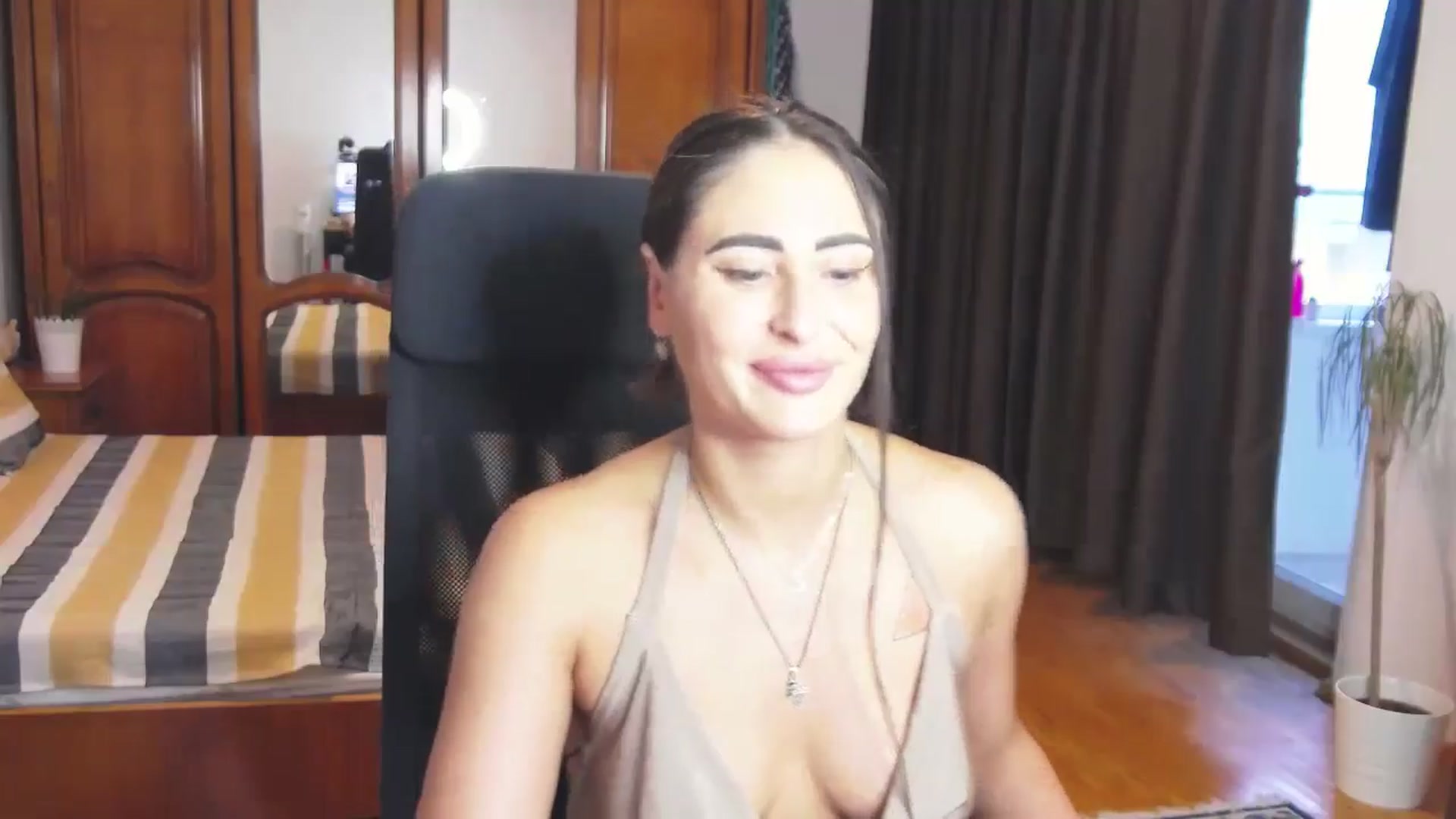 Gallery image thumbnail from MaraHari's myfreecams stream on, 06/07/2024, 17:34 image 8 of 20