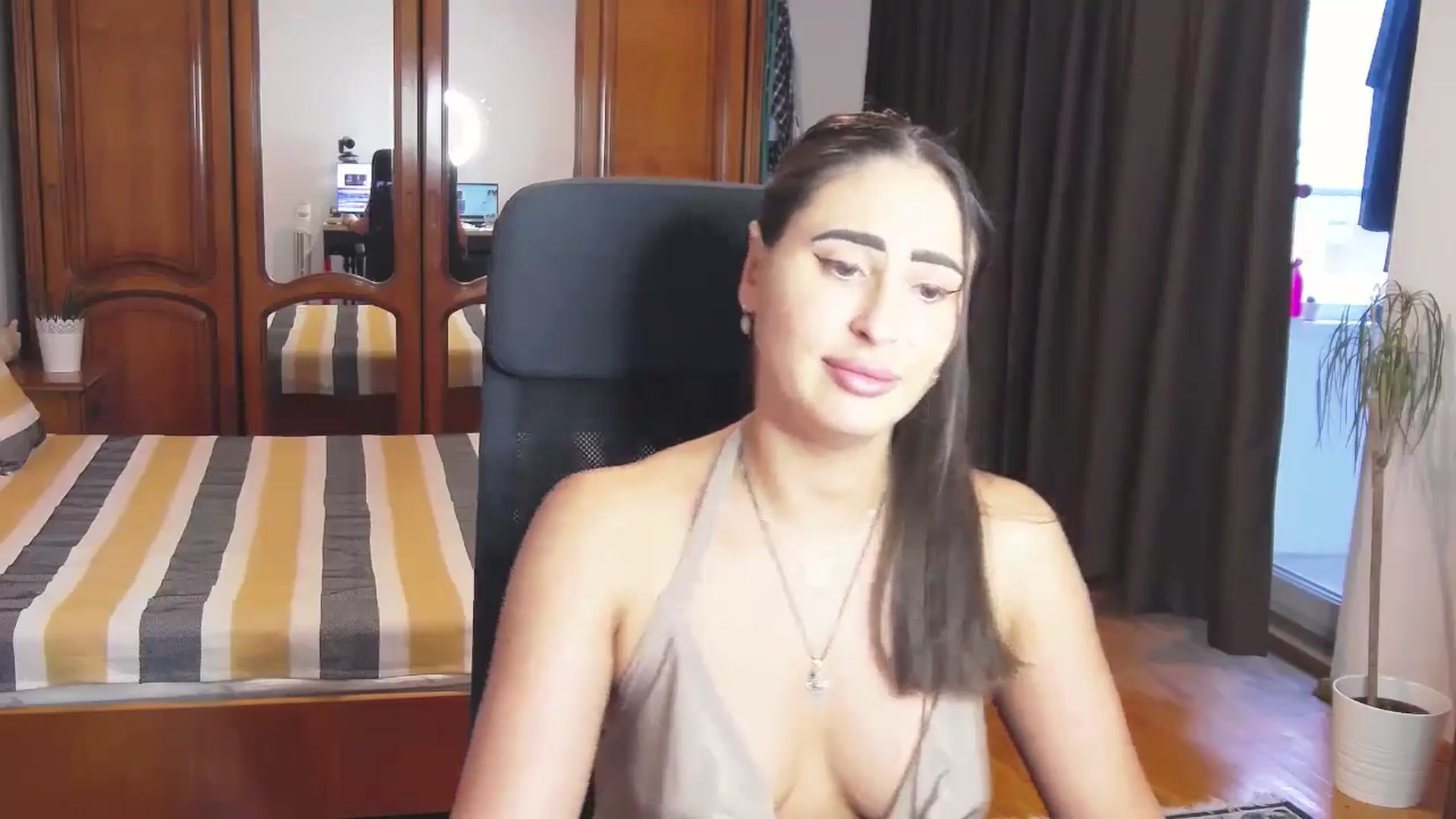 Gallery image thumbnail from MaraHari's myfreecams stream on, 06/07/2024, 17:34 image 5 of 20