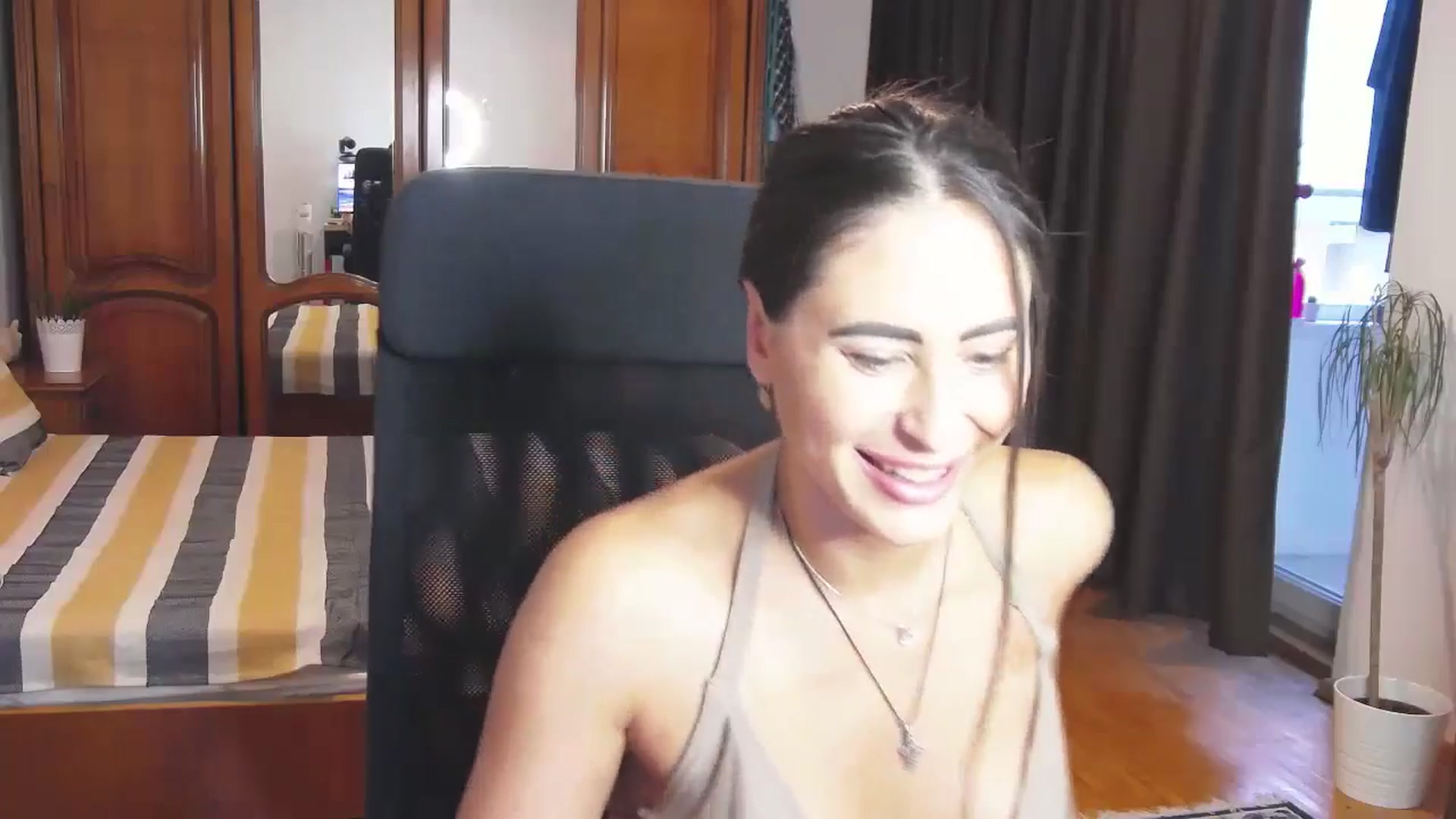 Gallery image thumbnail from MaraHari's myfreecams stream on, 06/07/2024, 17:34 image 11 of 20