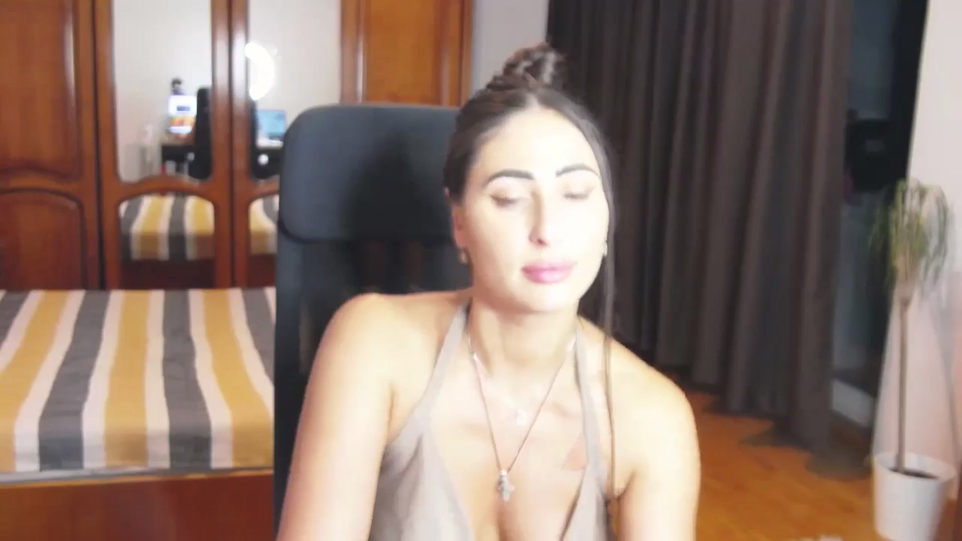 Gallery image thumbnail from MaraHari's myfreecams stream on, 06/07/2024, 19:57 image 14 of 20