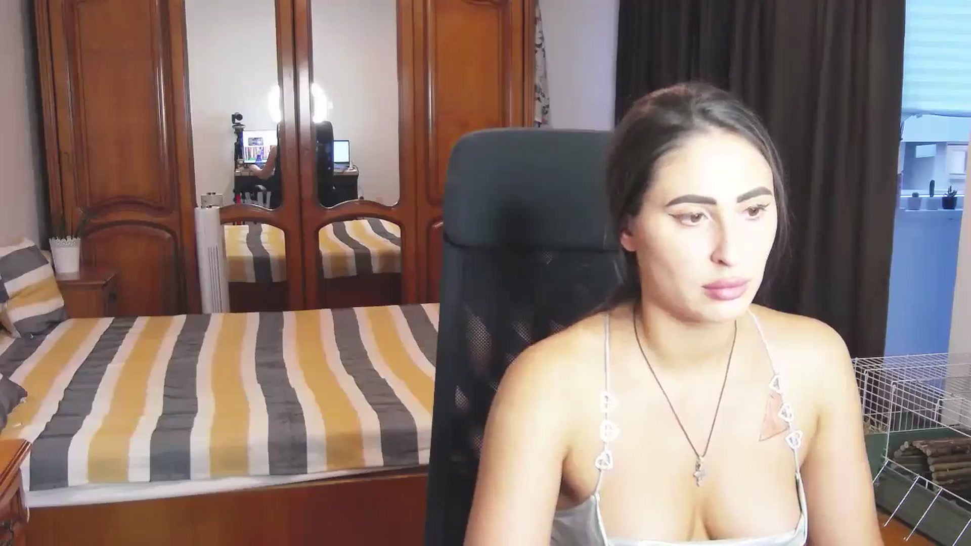 Gallery image thumbnail from MaraHari's myfreecams stream on, 06/16/2024, 19:46 image 8 of 20